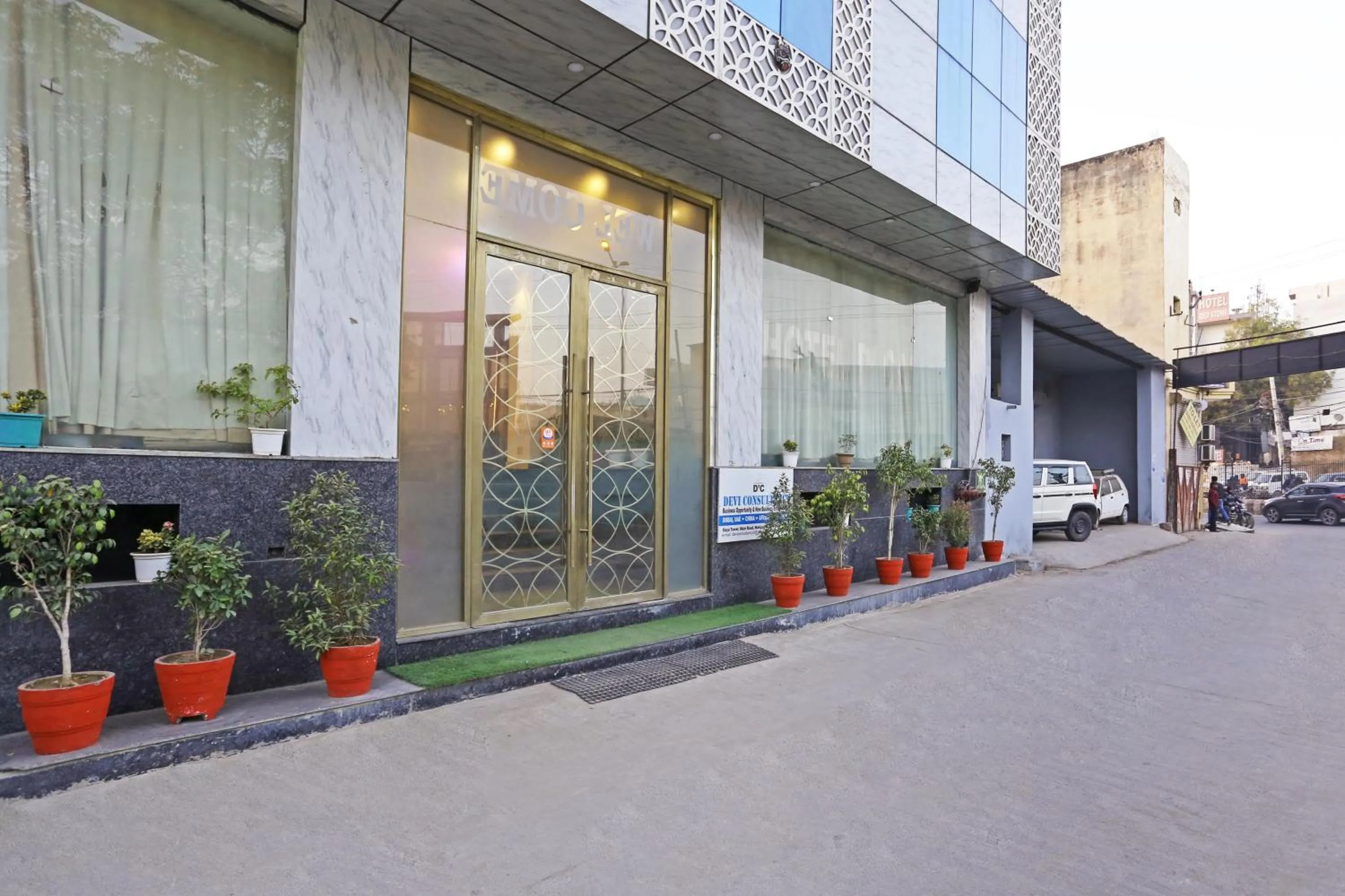 Property building in Hotel D'Capitol - Delhi Airport