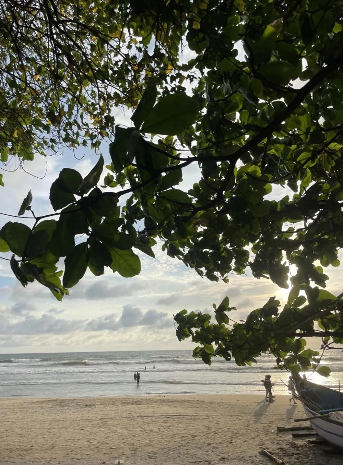 12 Monks - Beachfront Hostel