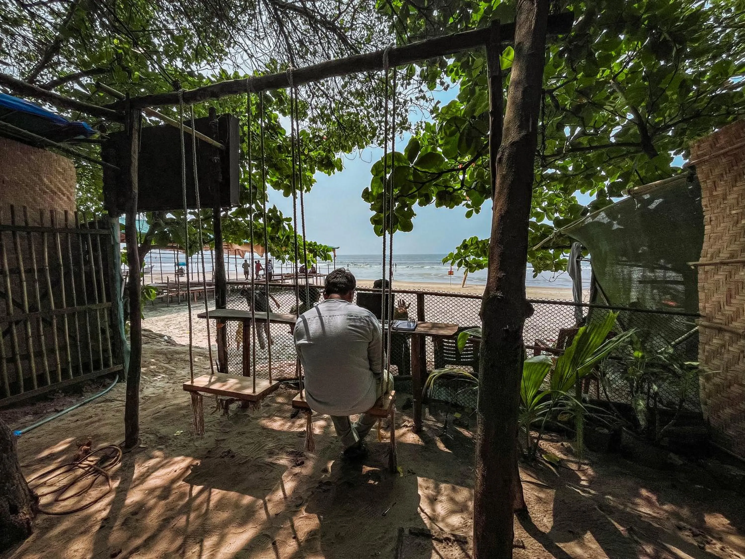12 Monks - Beachfront Hostel