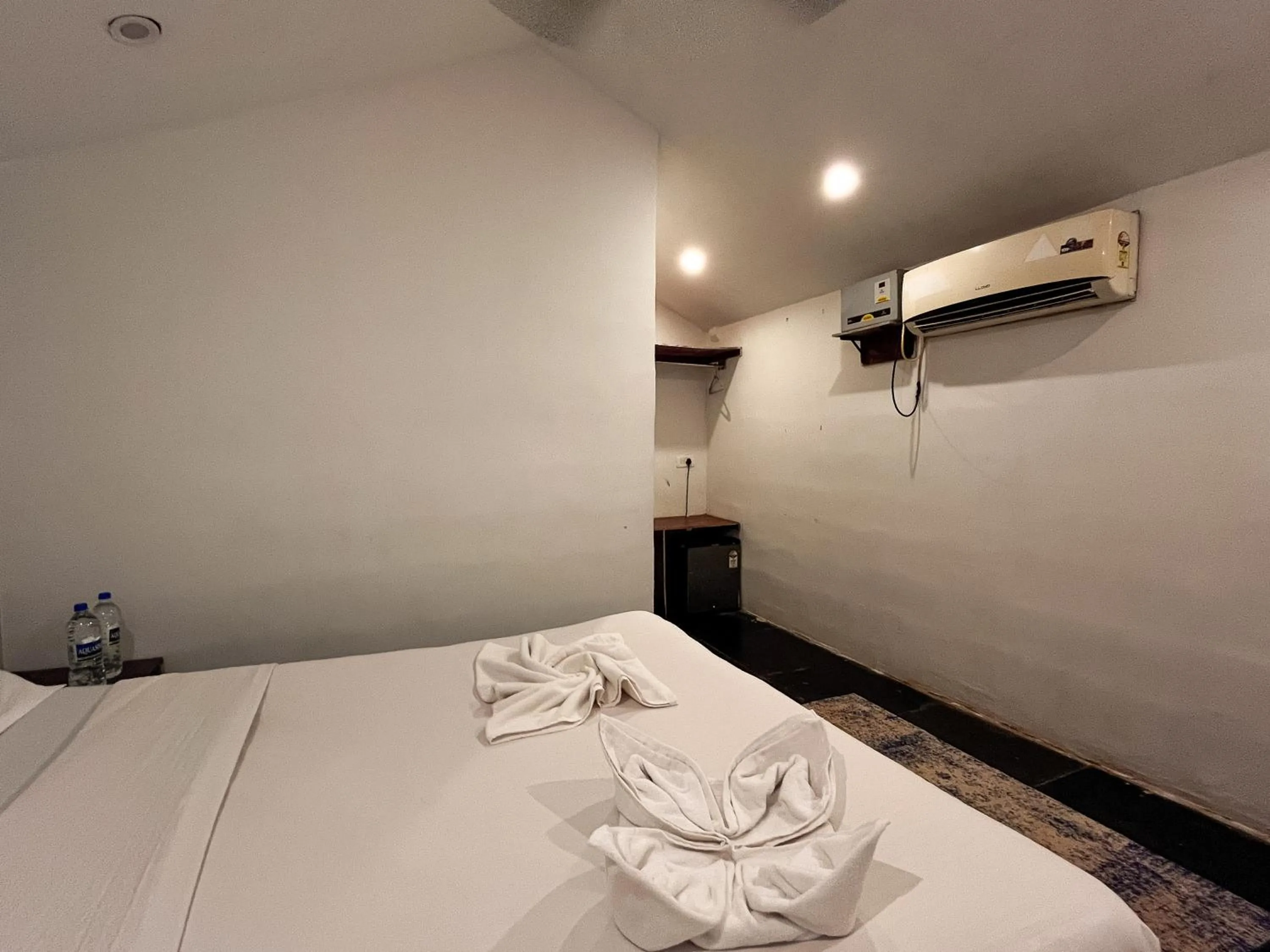 Bed in 12 Monks - Beachfront Hostel