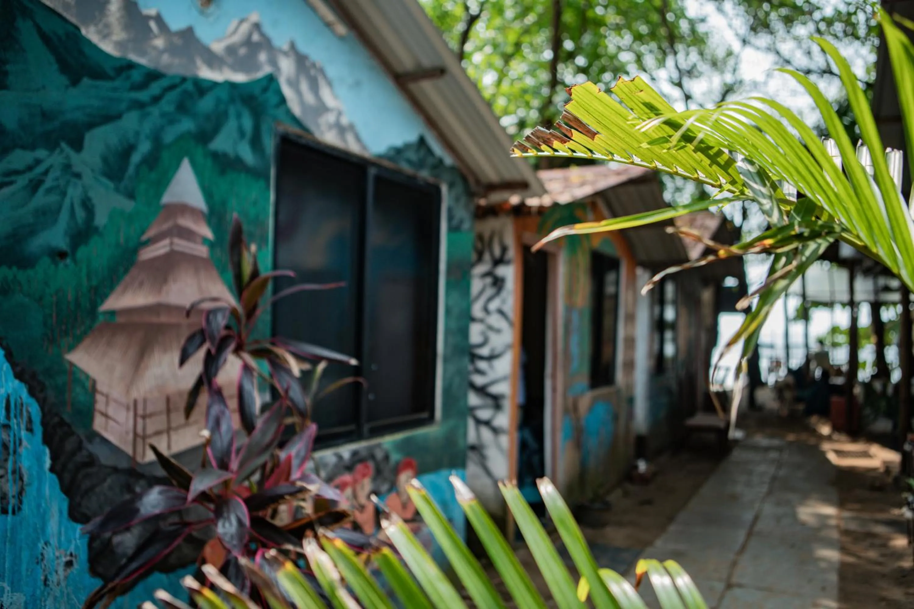 12 Monks - Beachfront Hostel