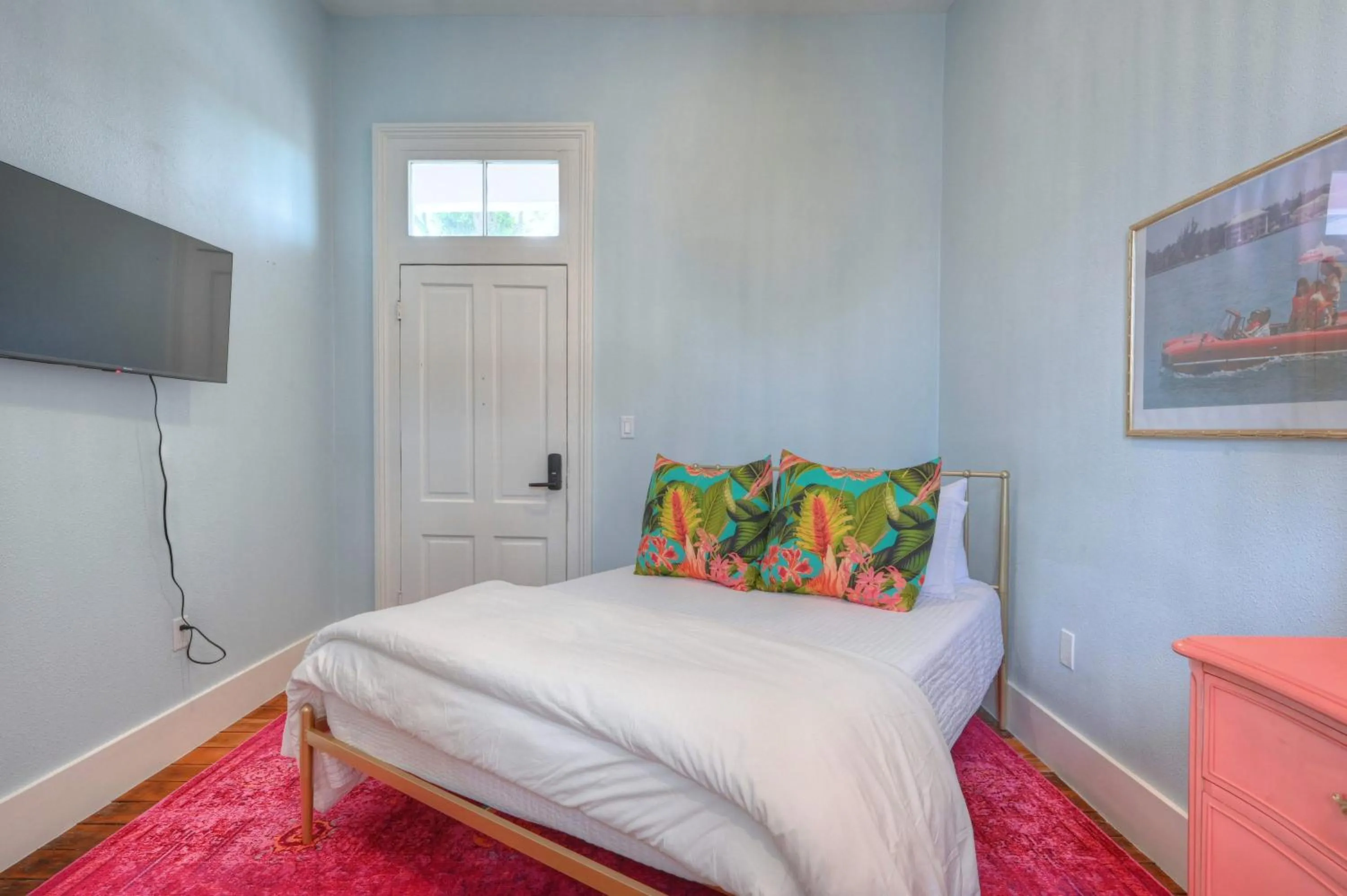 Bed in Sugar's INN Room #1