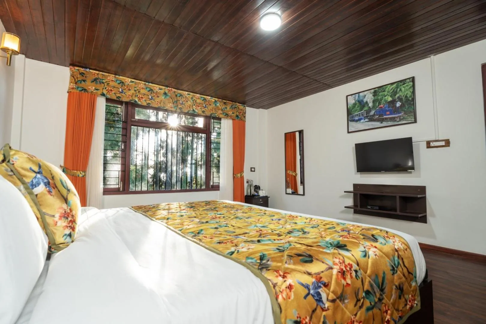 Bed in Summit Sherpa Mountain Hotel & Spa