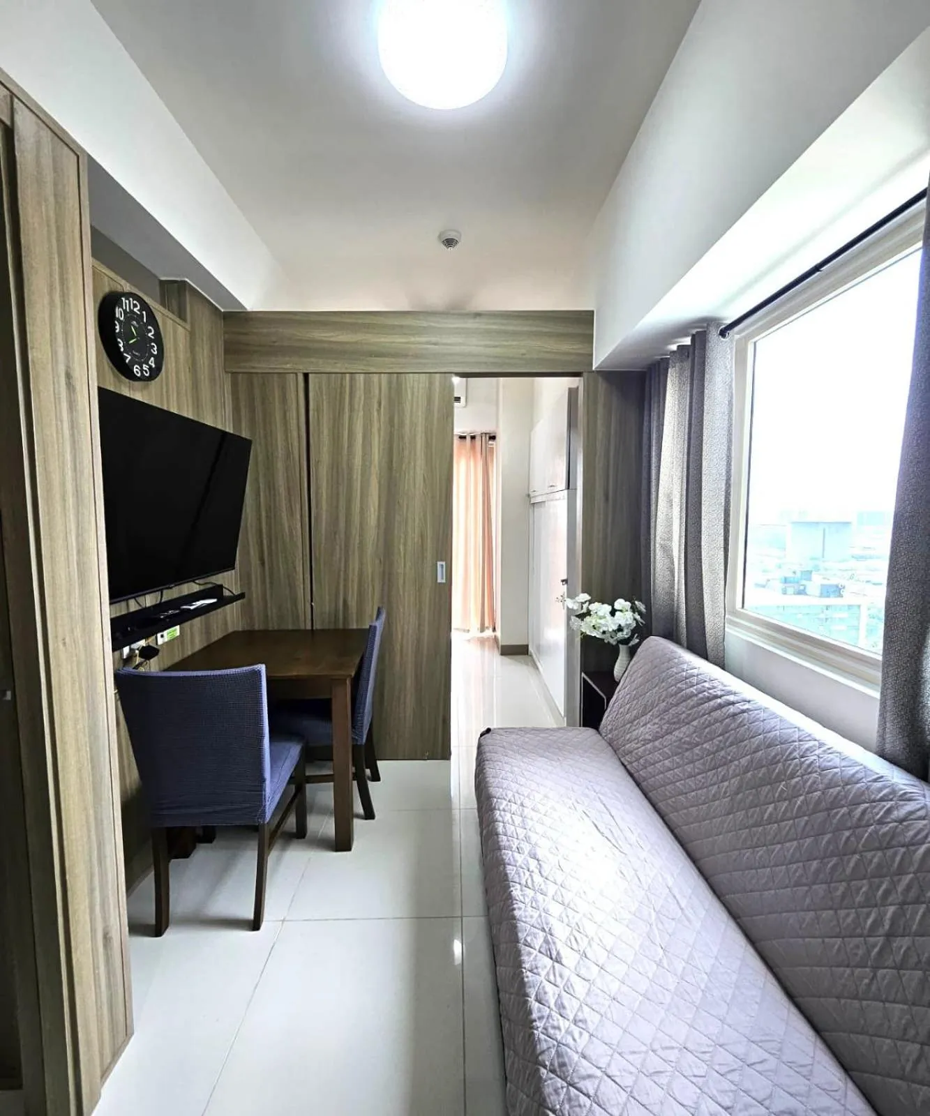 TV and multimedia, Bed in Coast Residences - 2 Bedroom with Balcony facing Mall of Asia, Manila Bay & Pool View