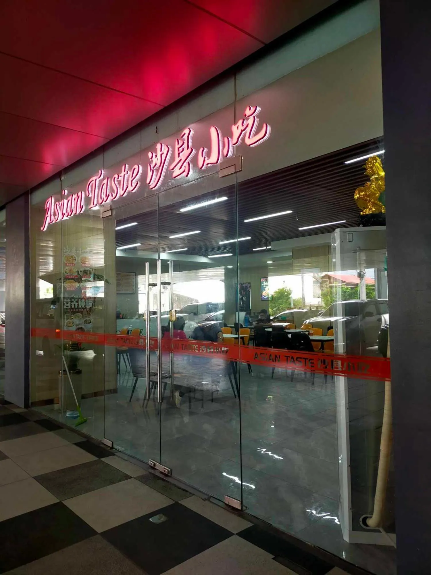 Restaurant/places to eat in Coast Residences - 2 Bedroom with Balcony facing Mall of Asia, Manila Bay & Pool View