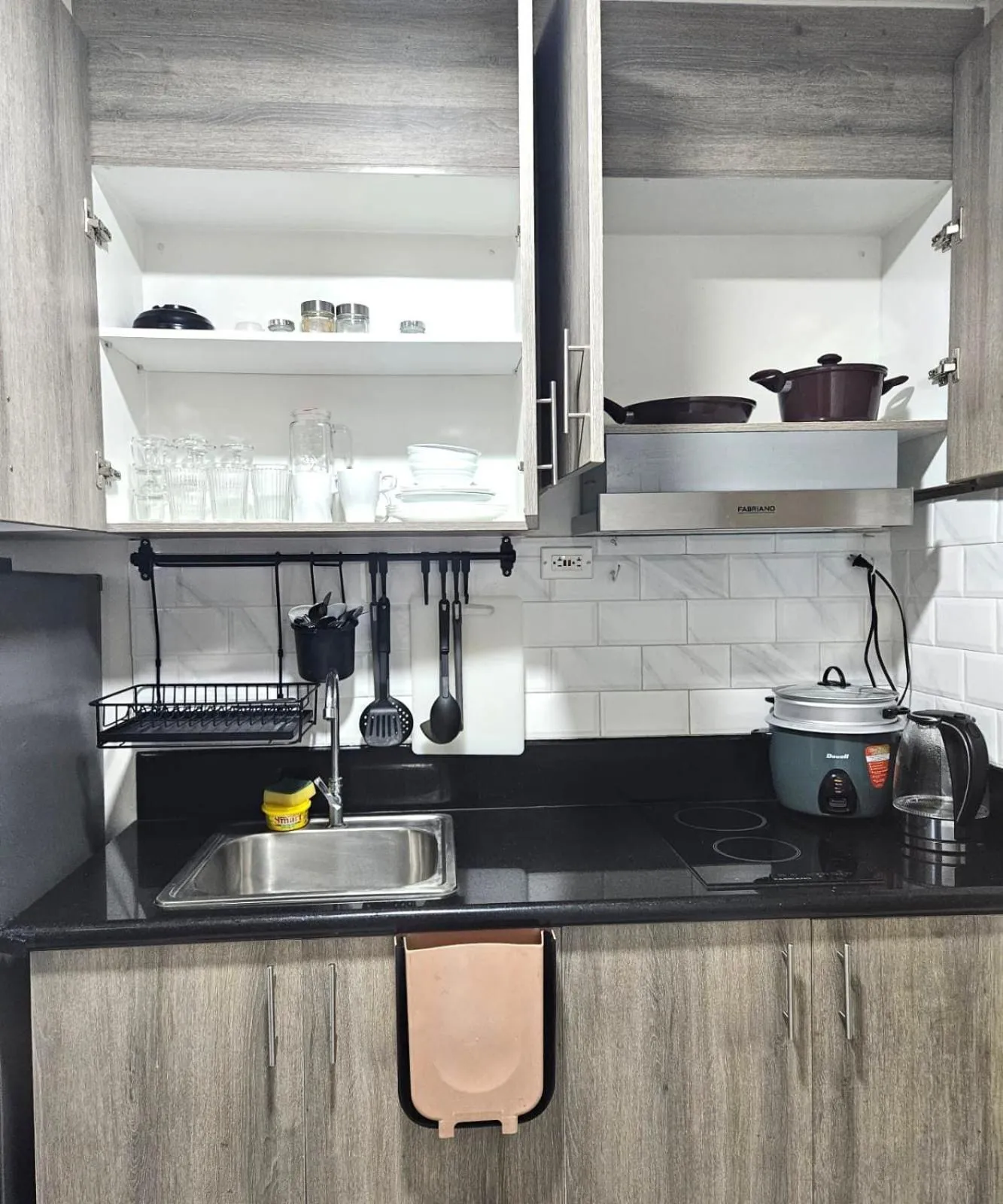 Kitchen or kitchenette in Coast Residences - 2 Bedroom with Balcony facing Mall of Asia, Manila Bay & Pool View