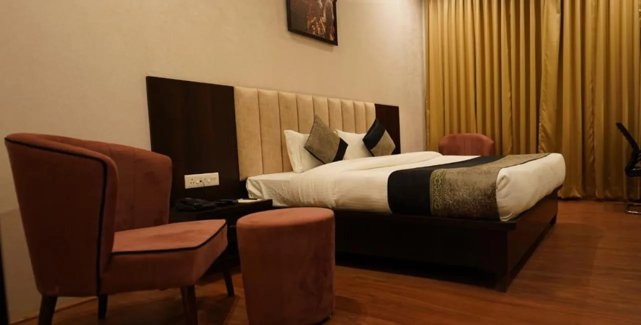 Bed in HOTEL DHAROHAR