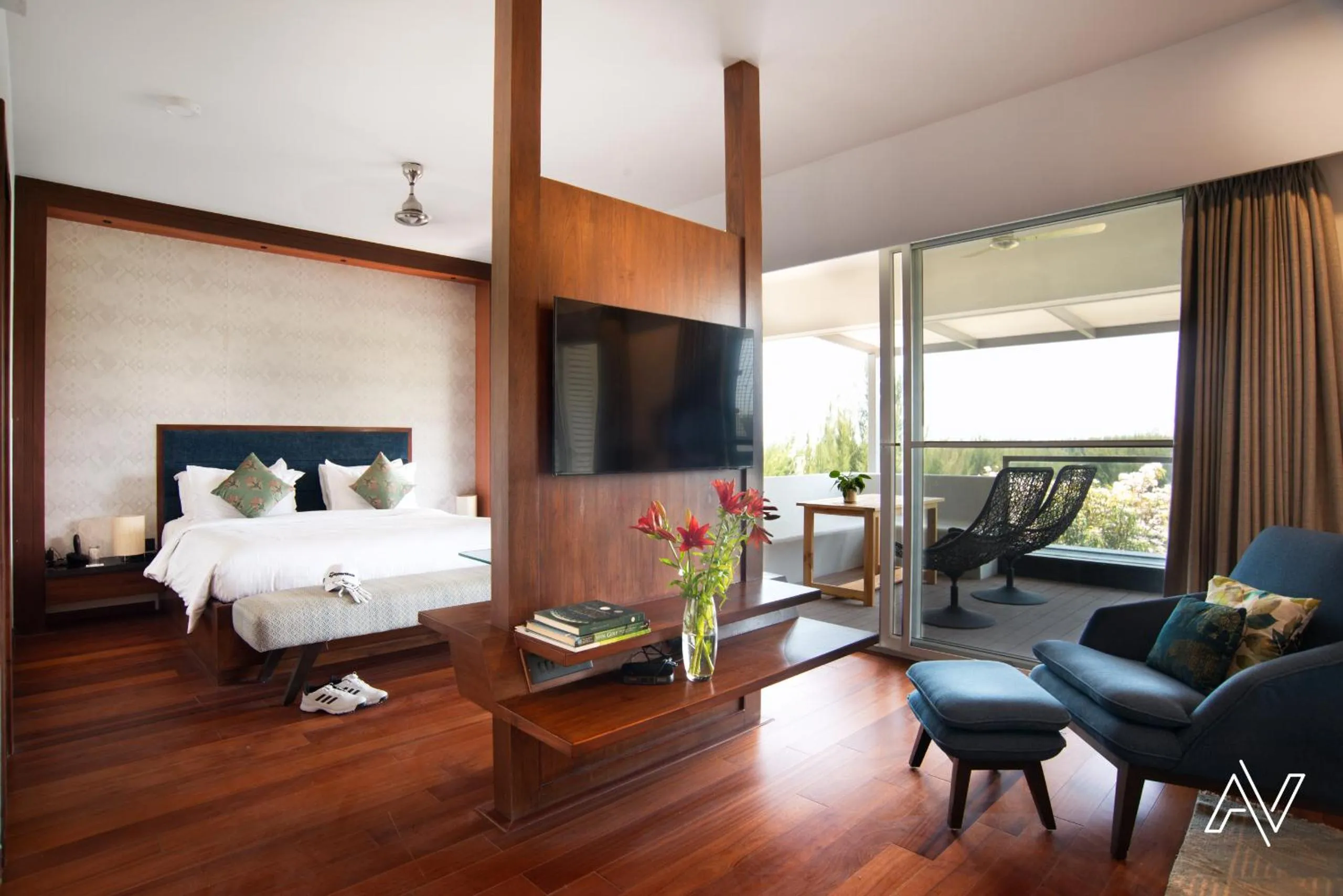 Seating area, Bed in Clovergreens