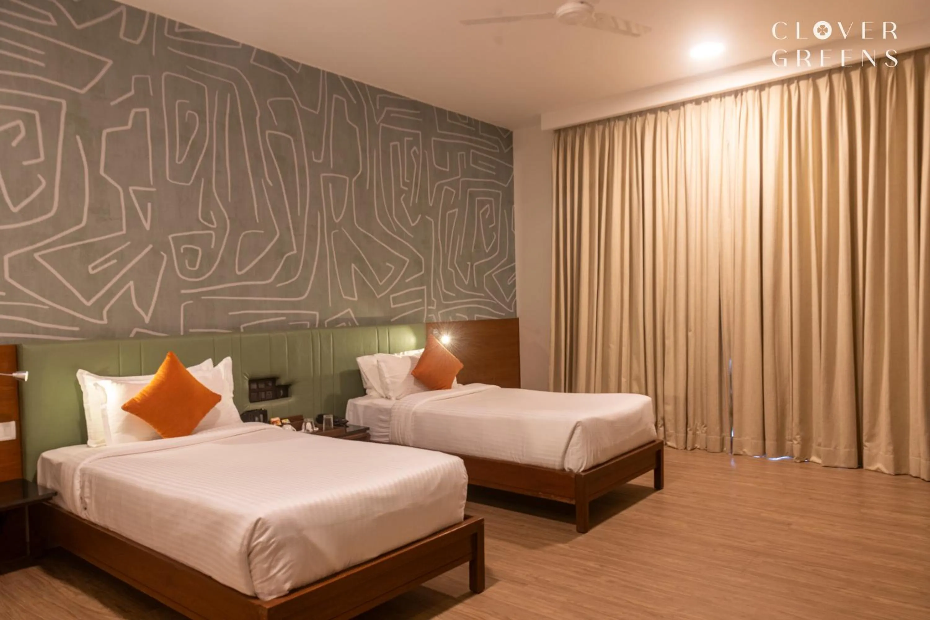 Bedroom, Bed in Clovergreens