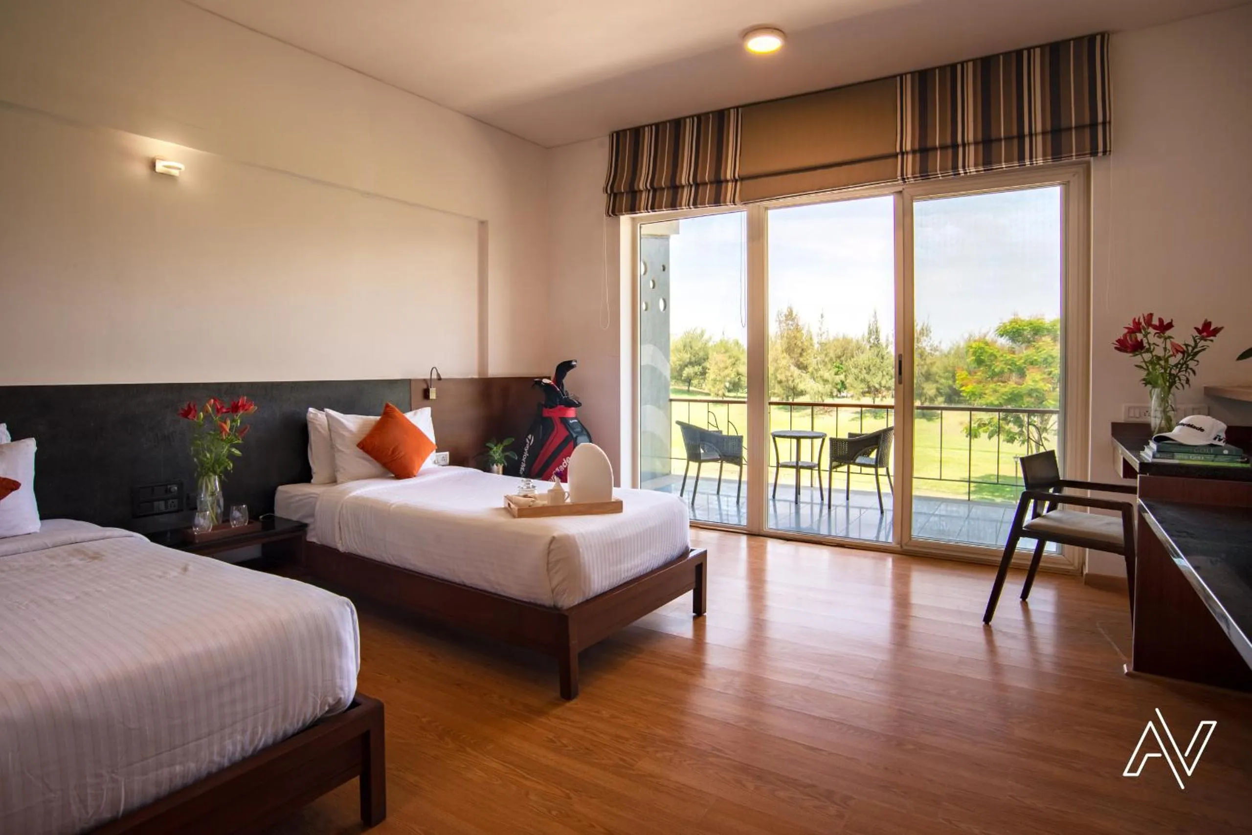 Bedroom, Bed in Clovergreens