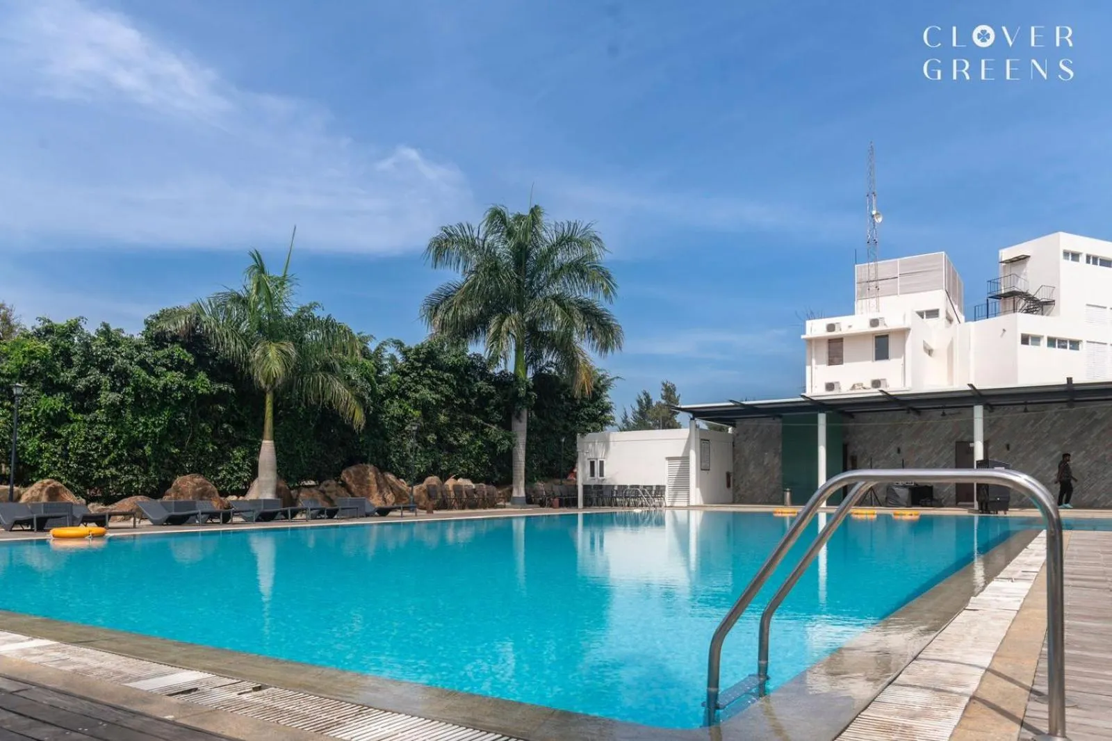 Swimming pool in Clovergreens