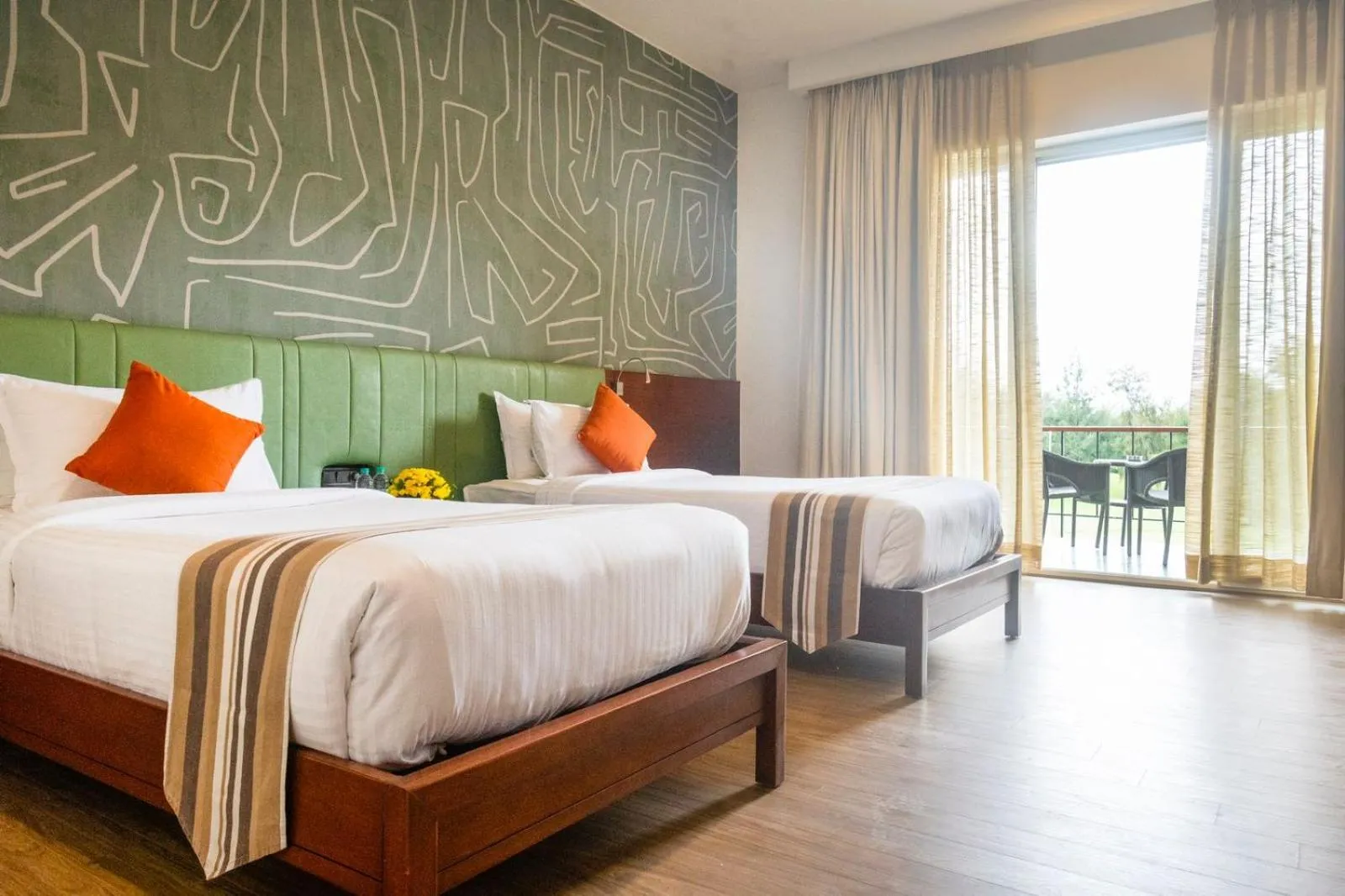 Bedroom, Bed in Clovergreens