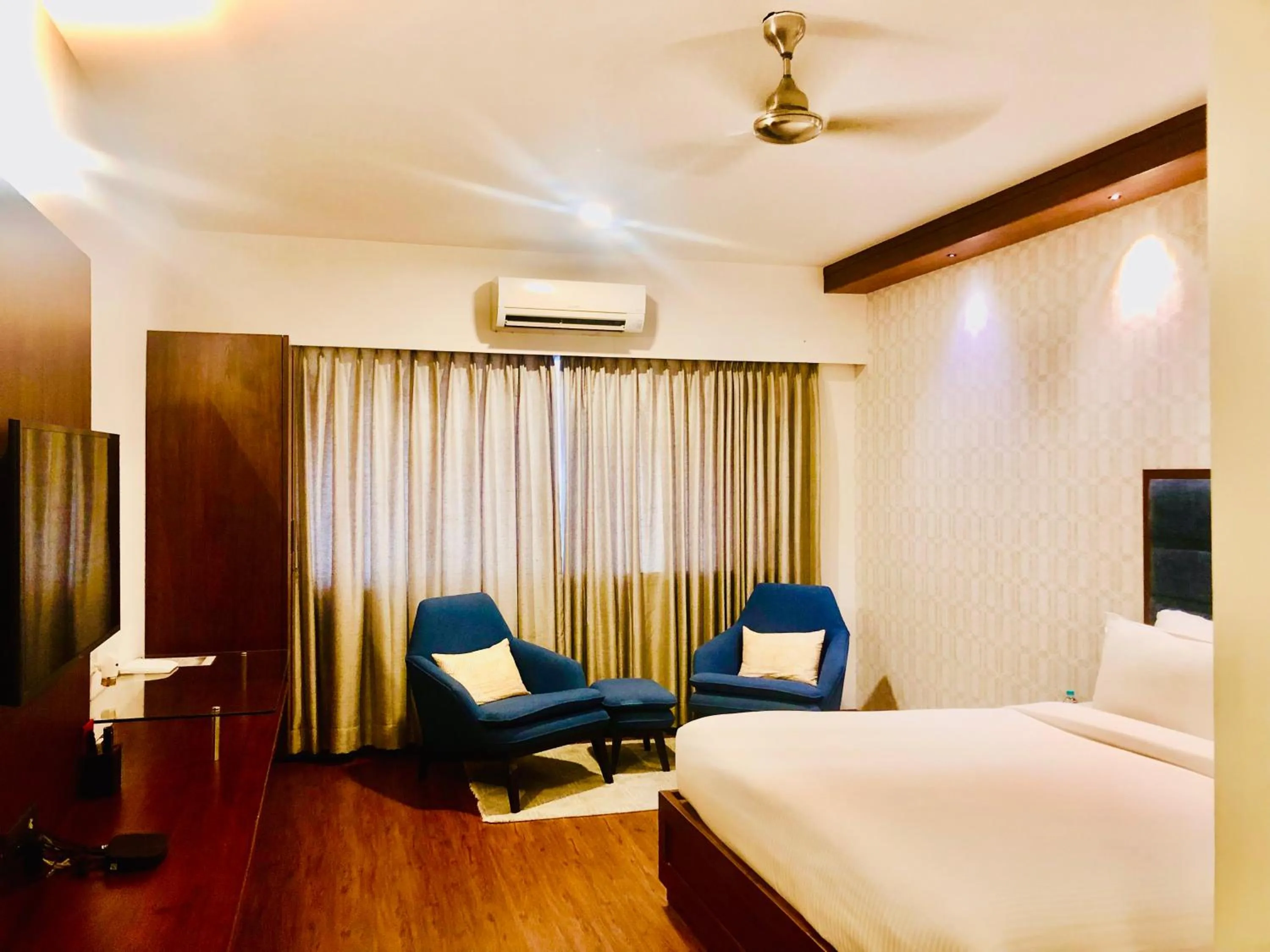 Bedroom, Bed in Clovergreens