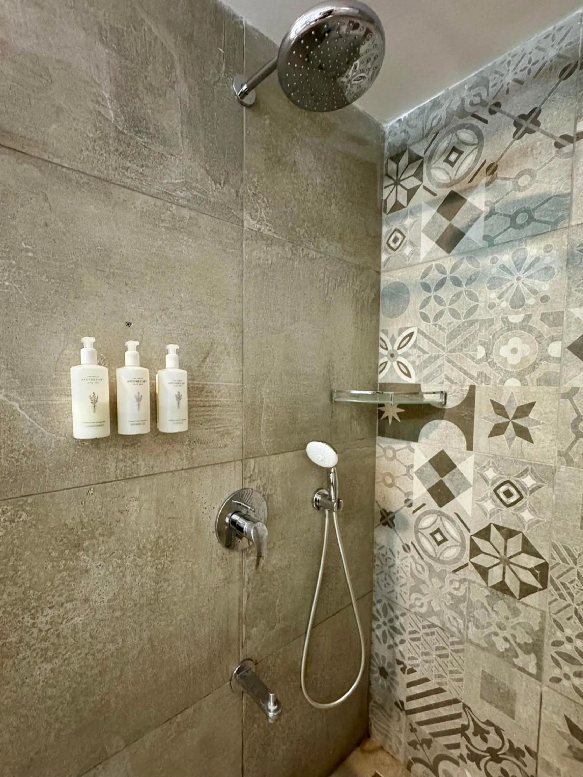 Shower in Clover Greens Golf Course and Resort