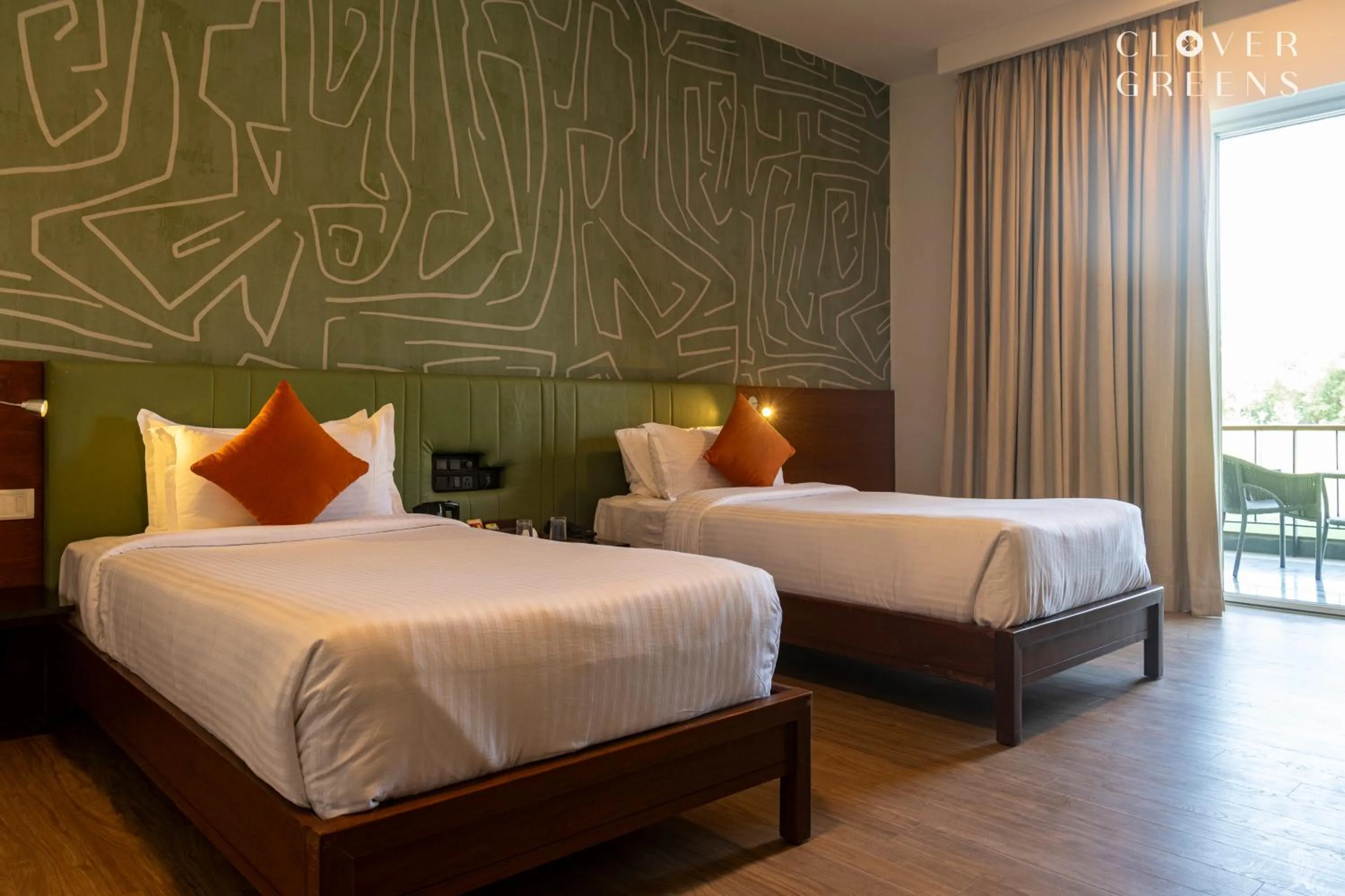 Bedroom, Bed in Clovergreens