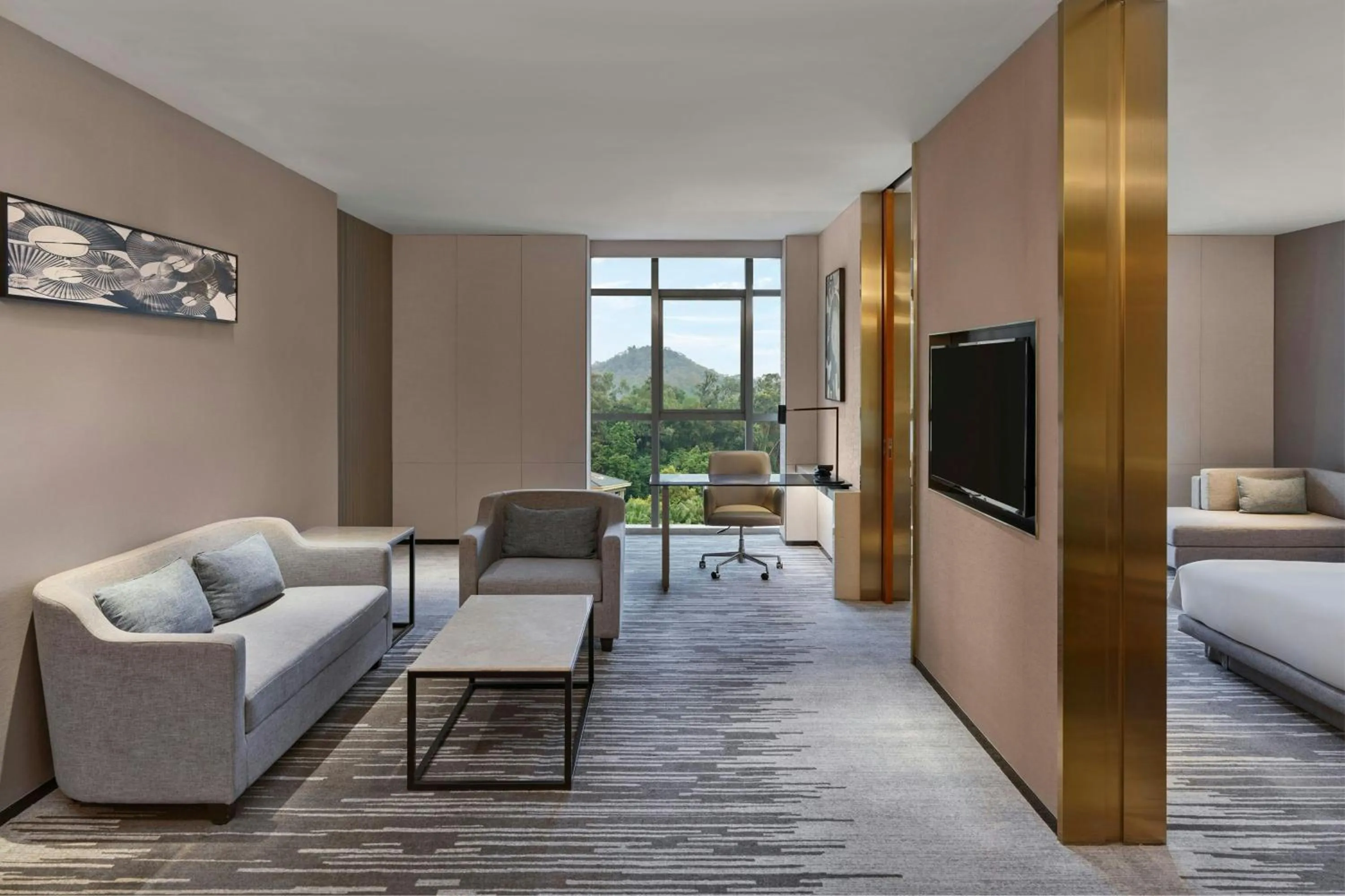 Photo of the whole room, Bed in Dongguan Marriott Hotel