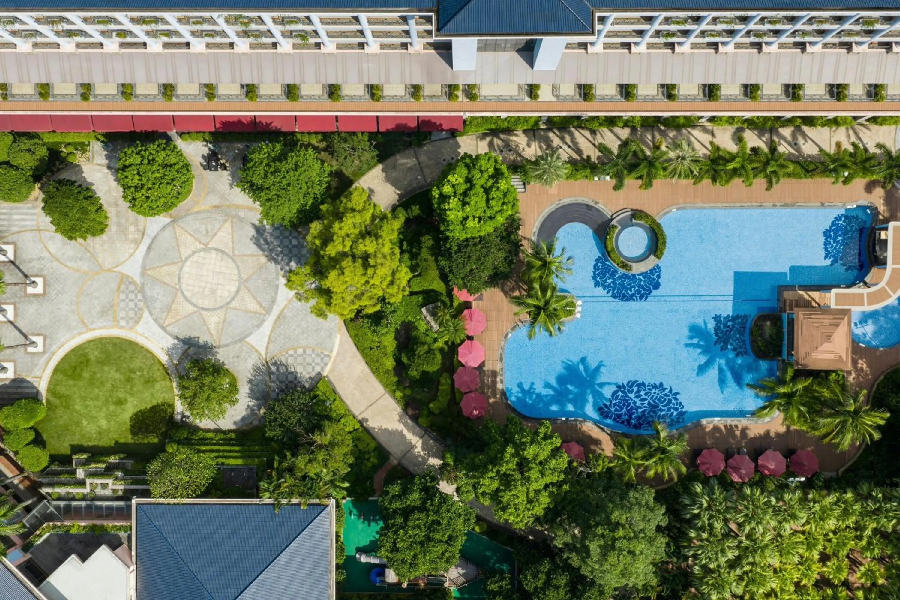 Swimming pool in Dongguan Marriott Hotel