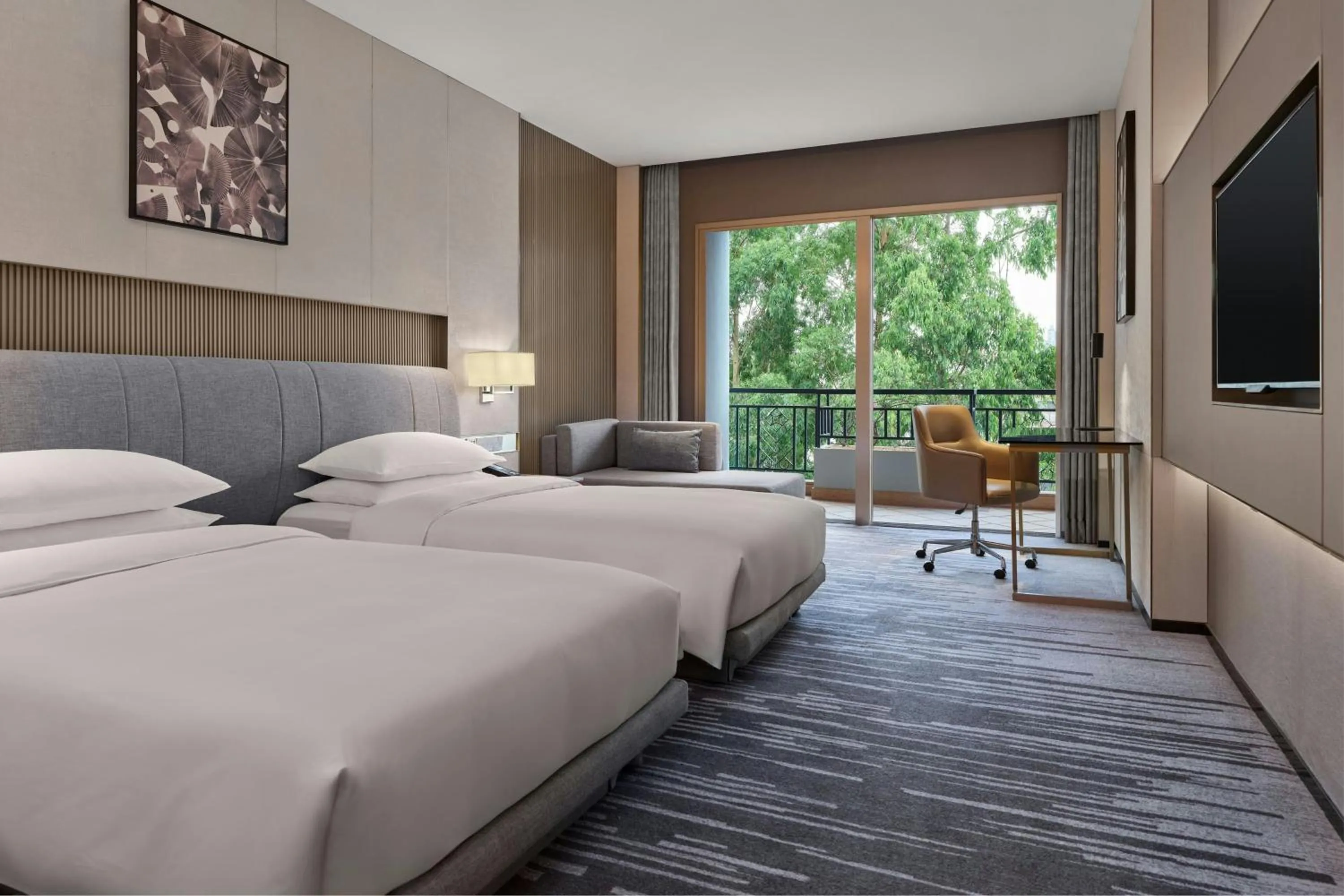 Photo of the whole room, Bed in Dongguan Marriott Hotel