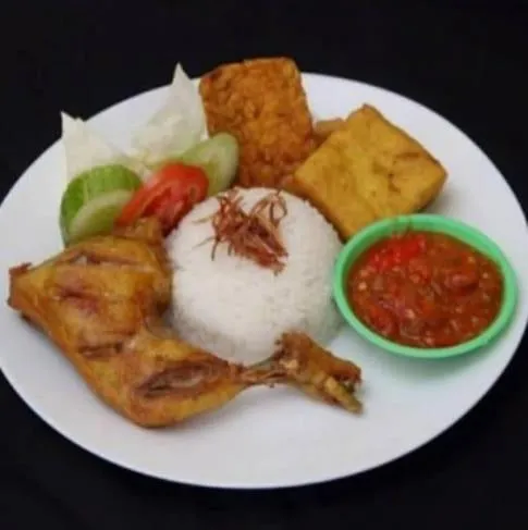 Restaurant/places to eat in SIMPANG 7 RESIDENCE