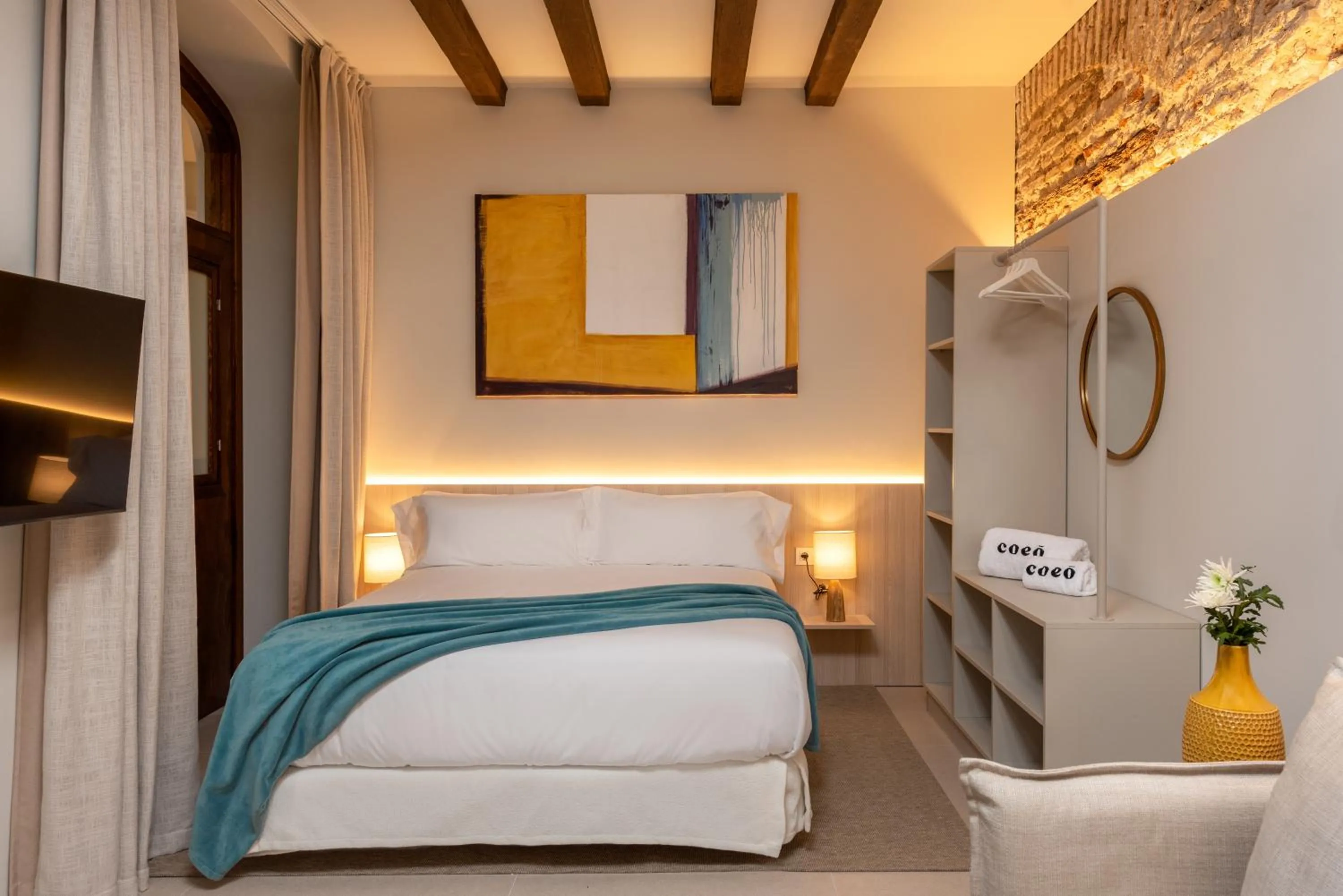 Bedroom, Bed in Coeo Fresca Roof Garden Signature Apartments