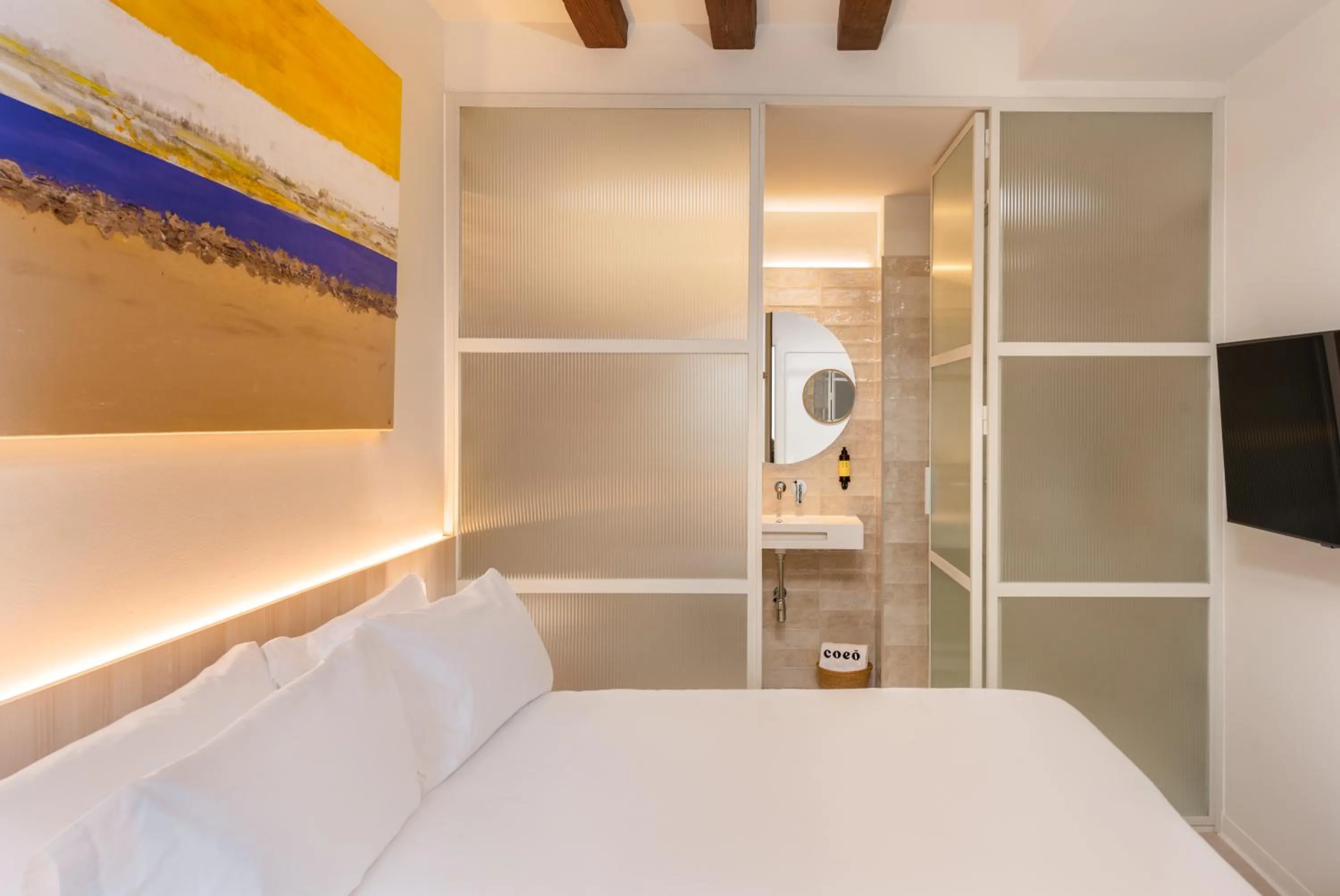 Bed in Coeo Fresca Roof Garden Signature Apartments