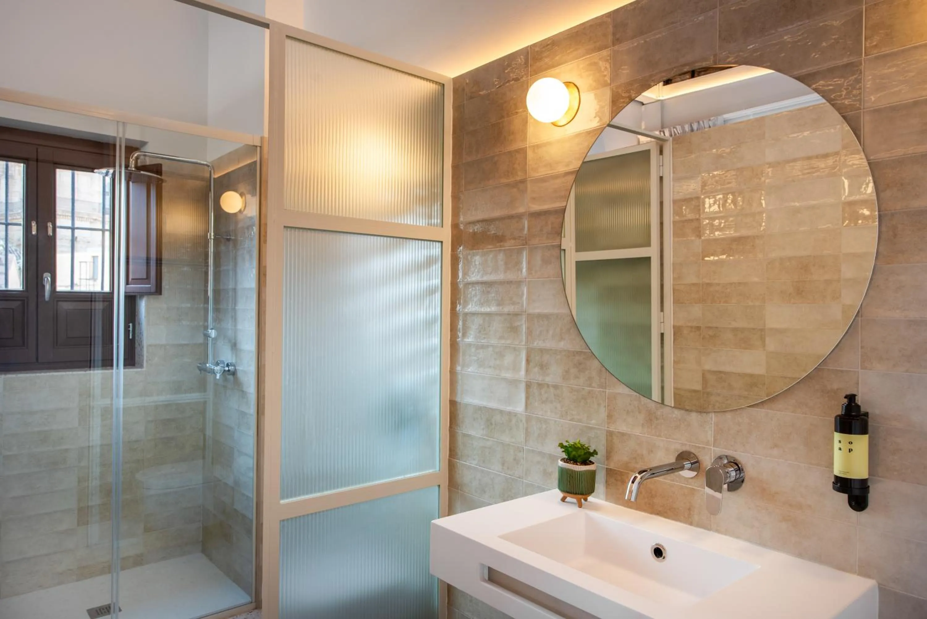 Shower in Coeo Fresca Roof Garden Signature Apartments