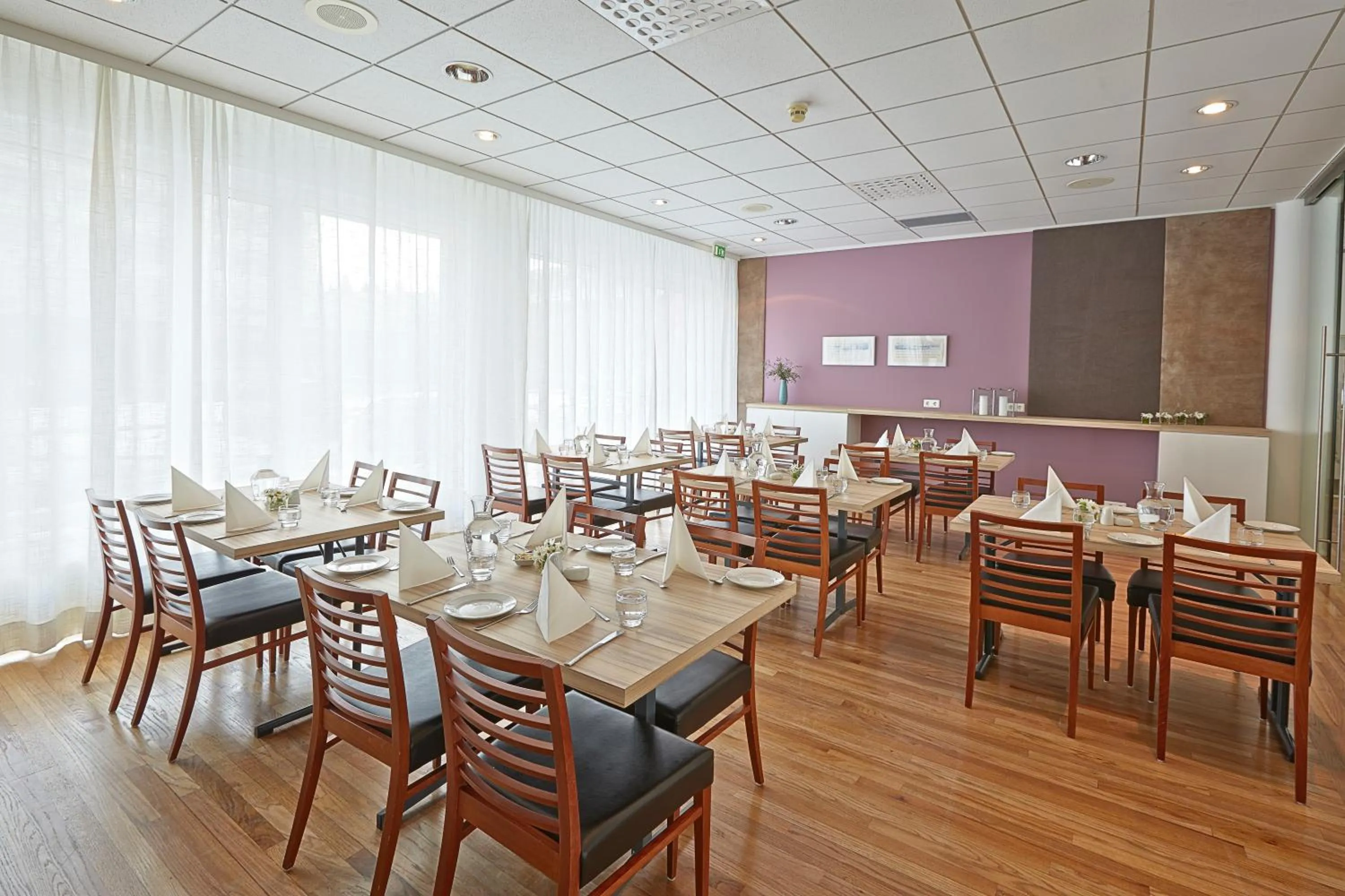 Restaurant/places to eat in Hérað - Berjaya Iceland Hotels