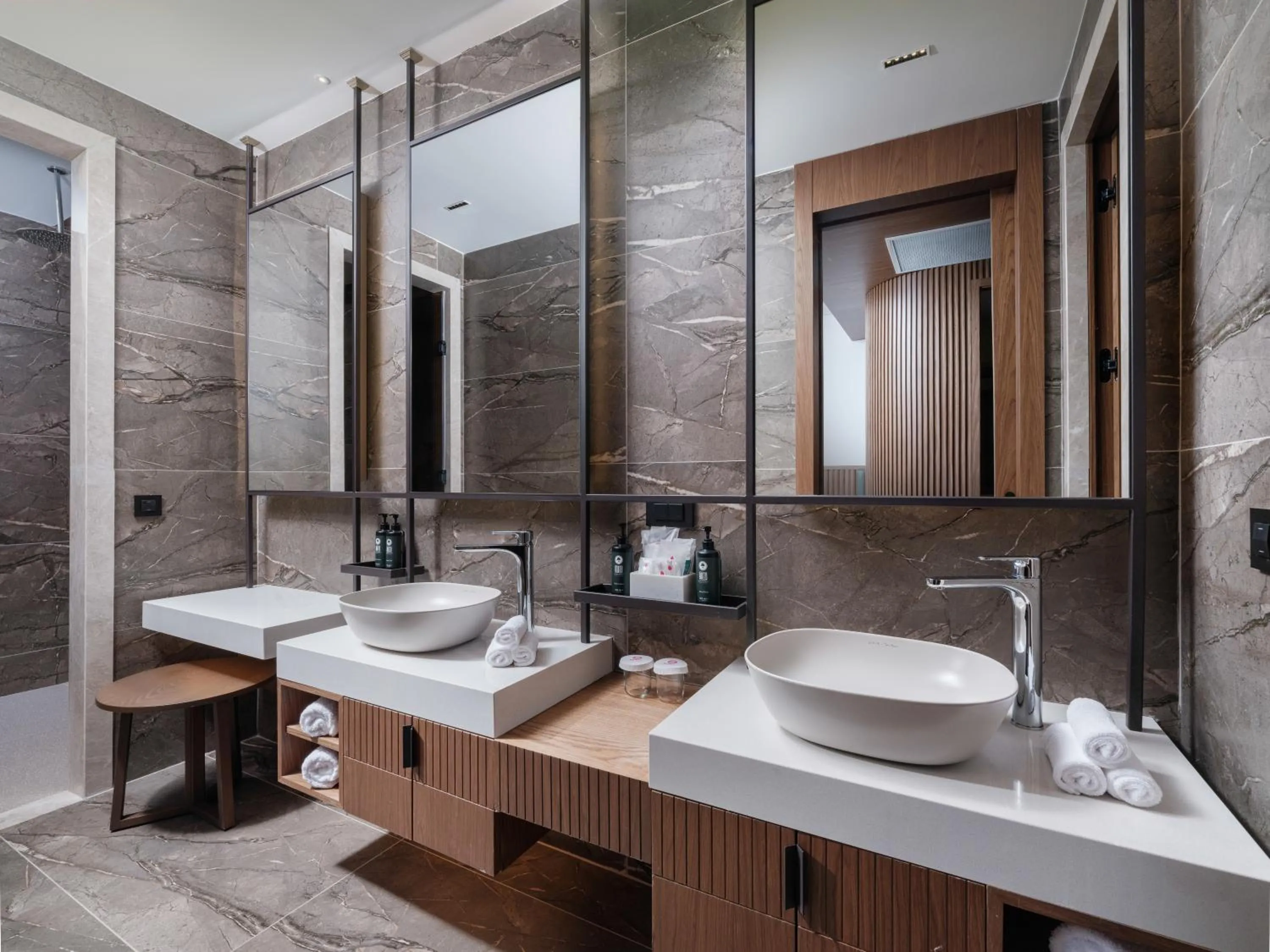 Shower in Anda Barut Collection - Ultra All Inclusive