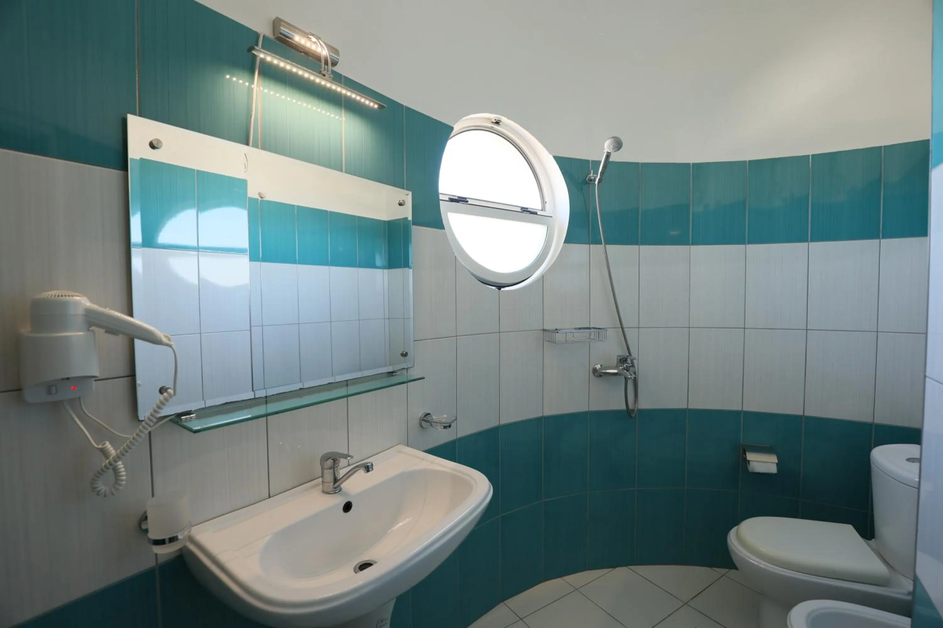 Shower in Michelle Apartments