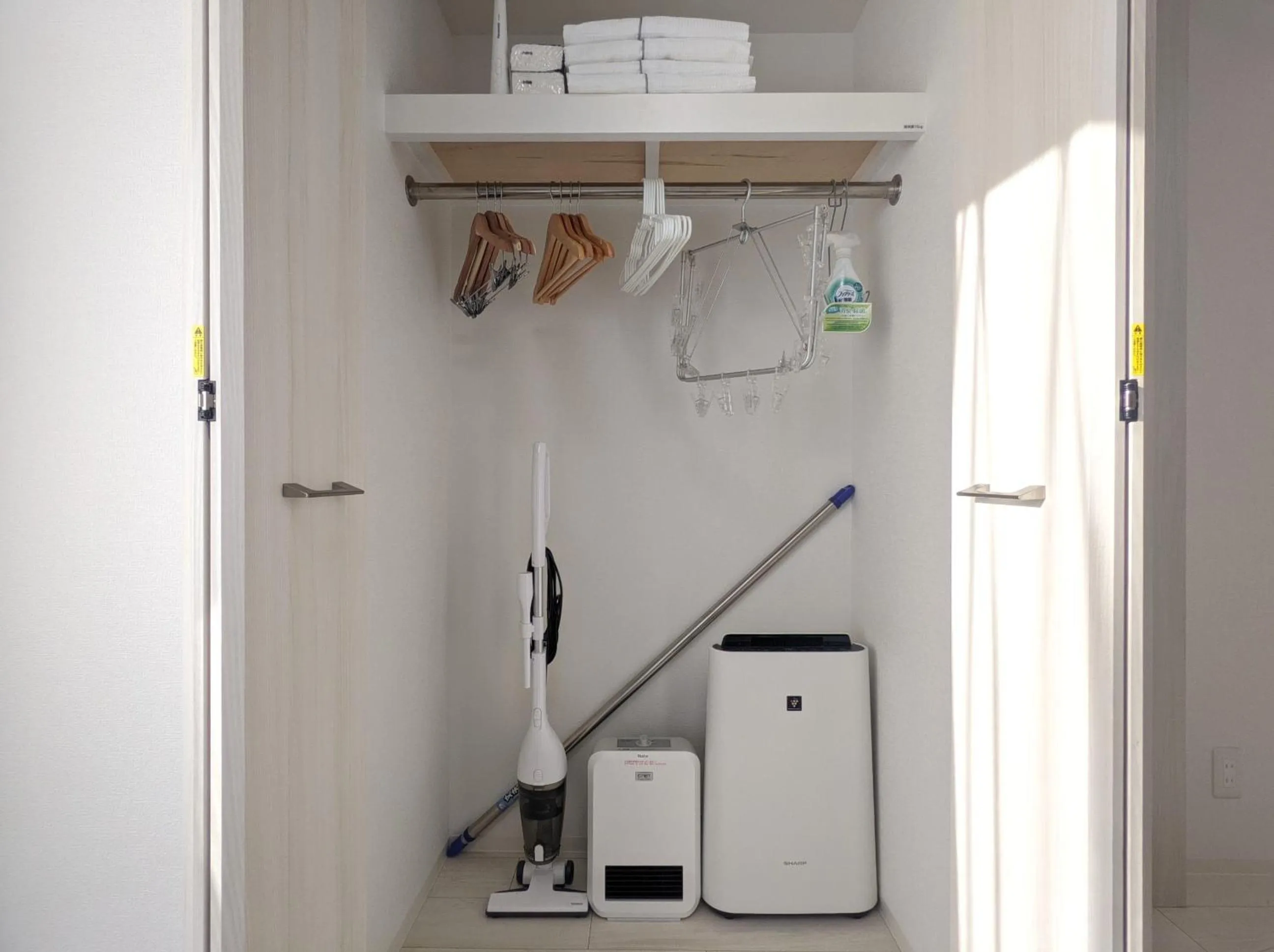 wardrobe in ESLEAD HOTEL Osaka Ebisu