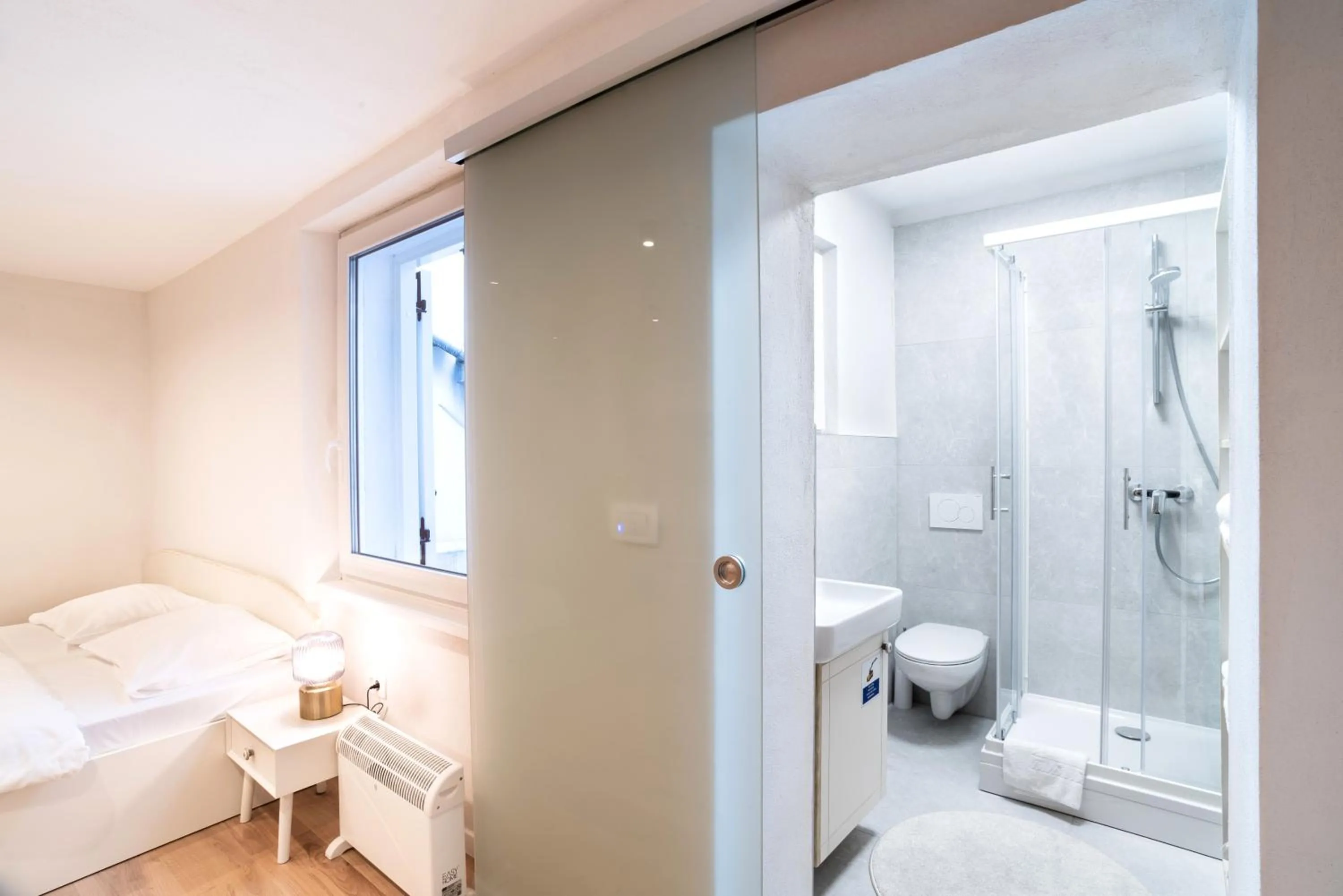 Shower, Bed in Selamare Apartment by Locap Group