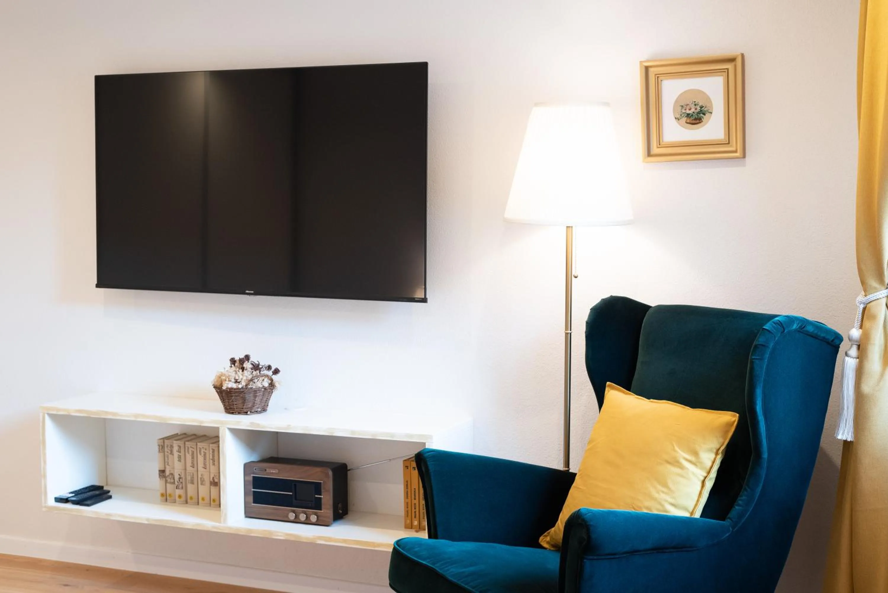 TV and multimedia in Selamare Apartment by Locap Group