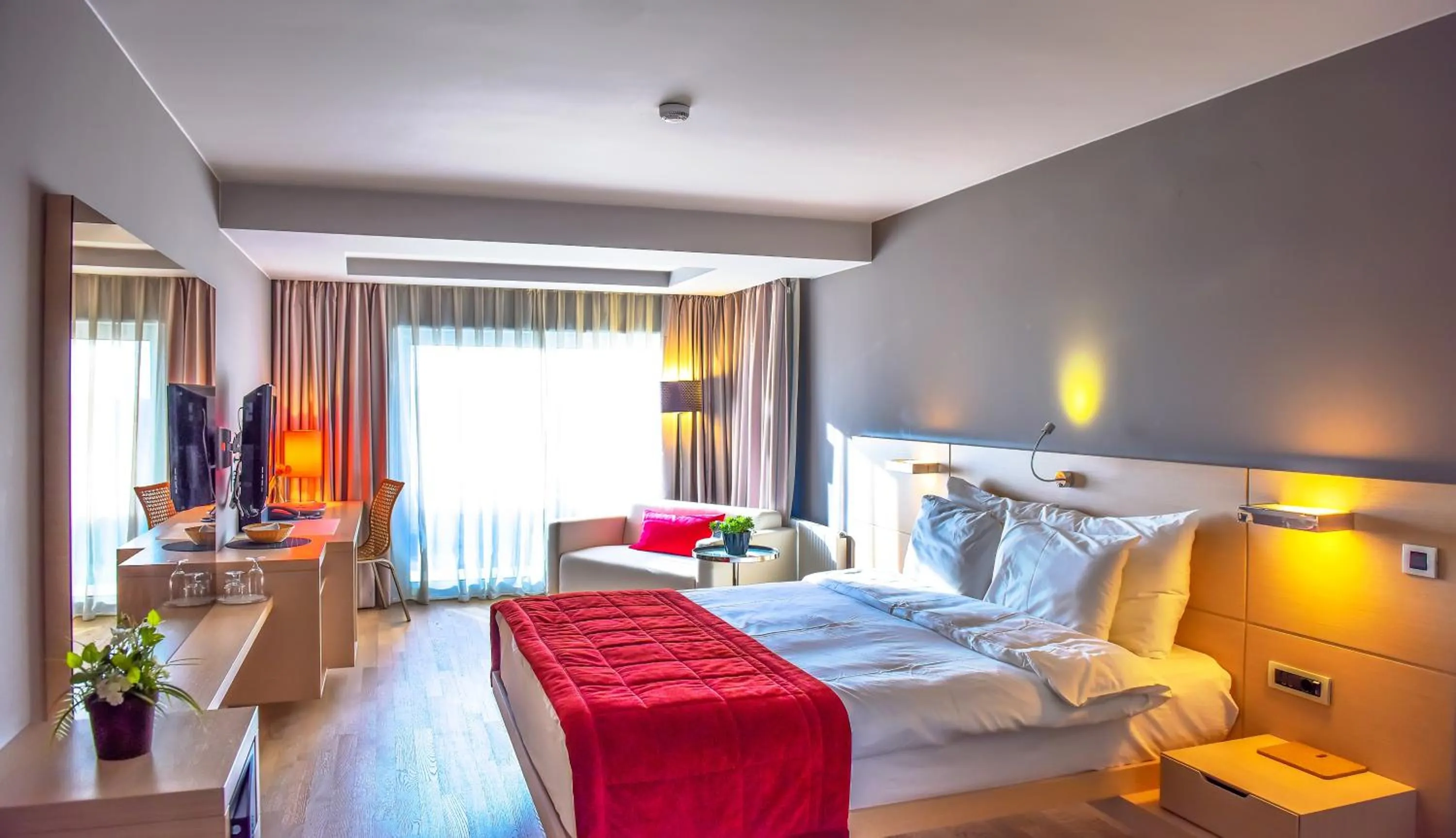 Bed in Denizatı Plus Hotel