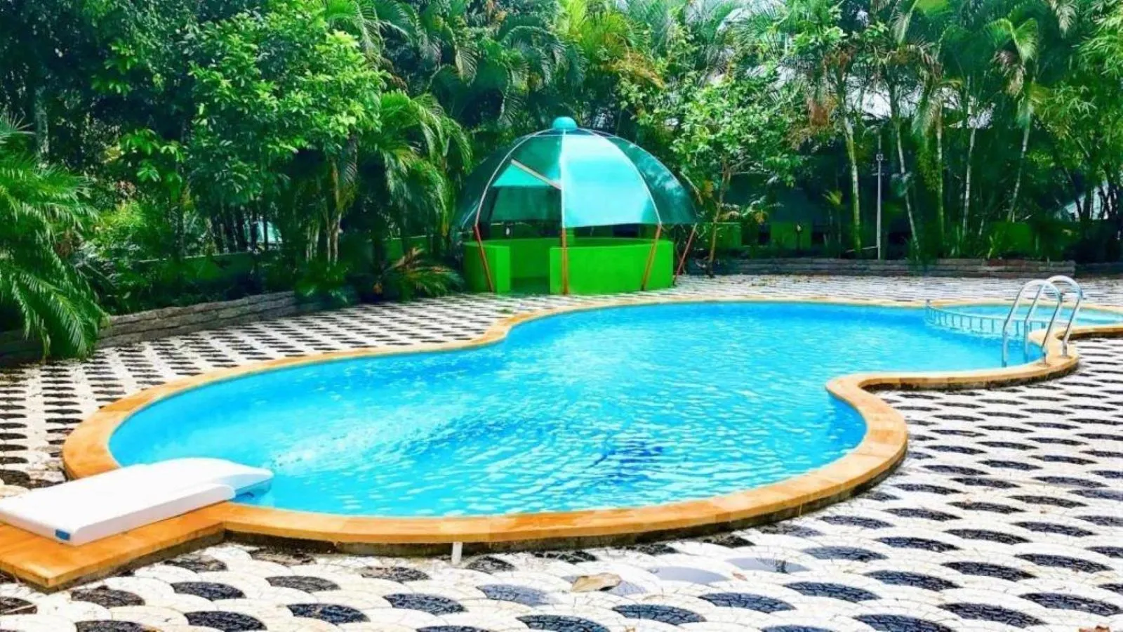 Swimming pool in Spring Muunnar, Munnar