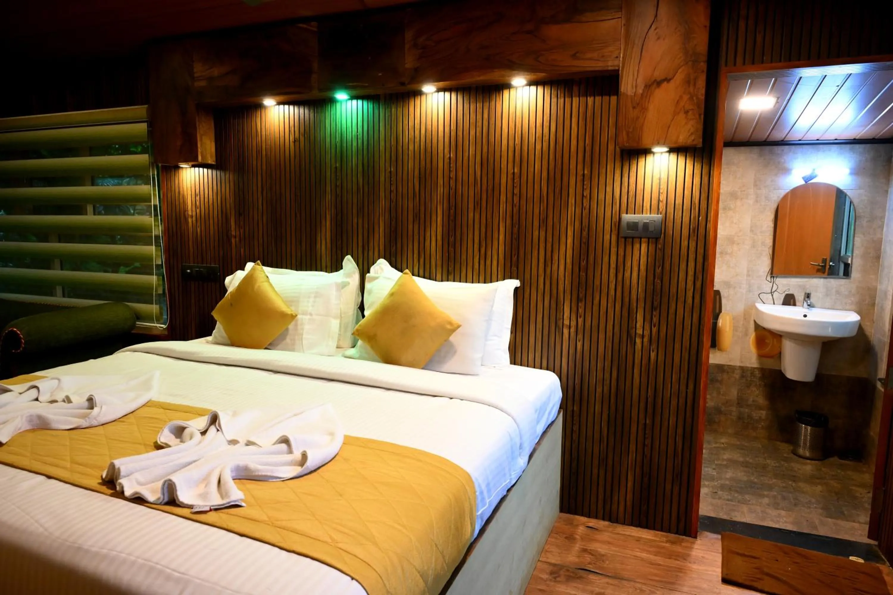 Bed in Spring Muunnar, Munnar