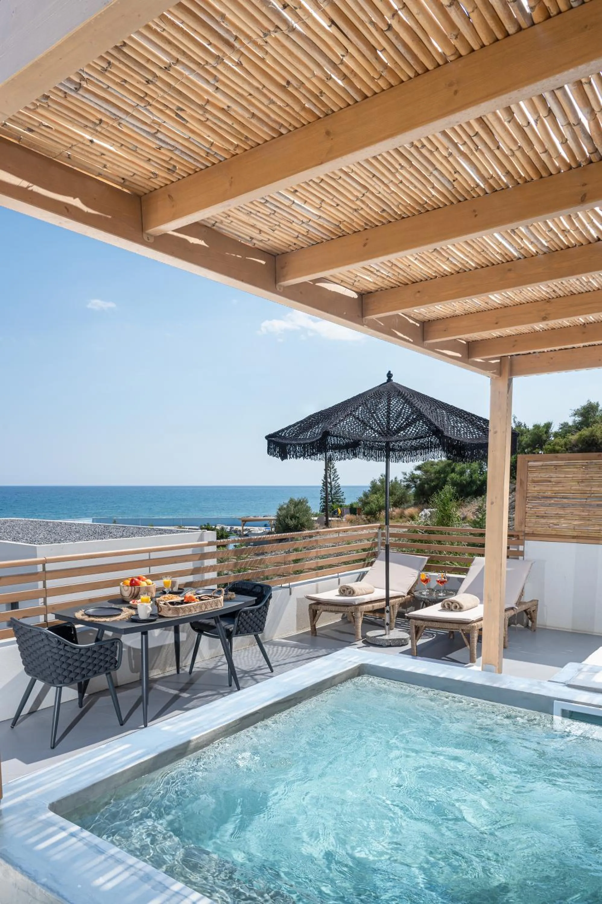 Mnḗmē Suites & Villas