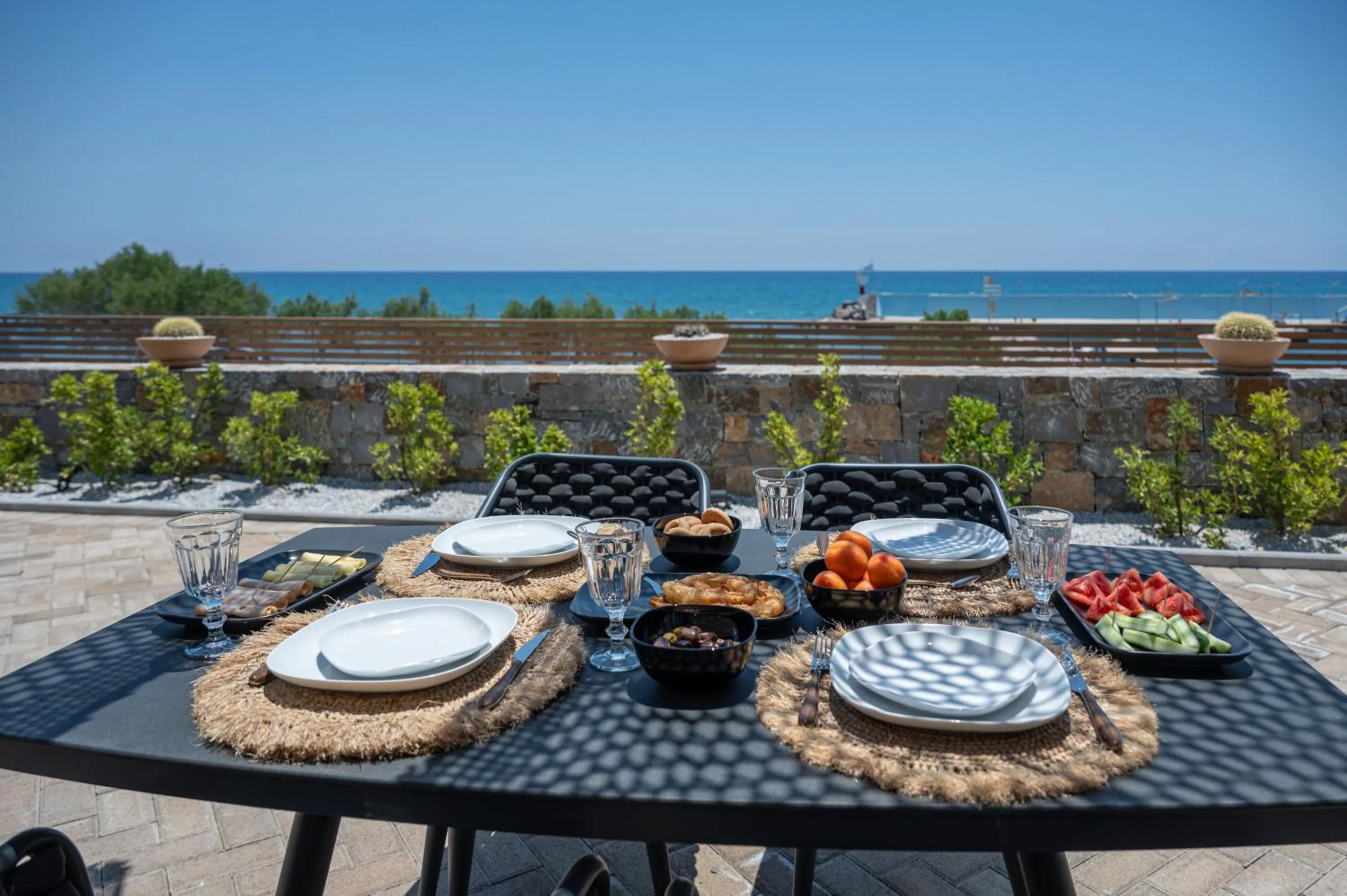 Mnḗmē Suites & Villas