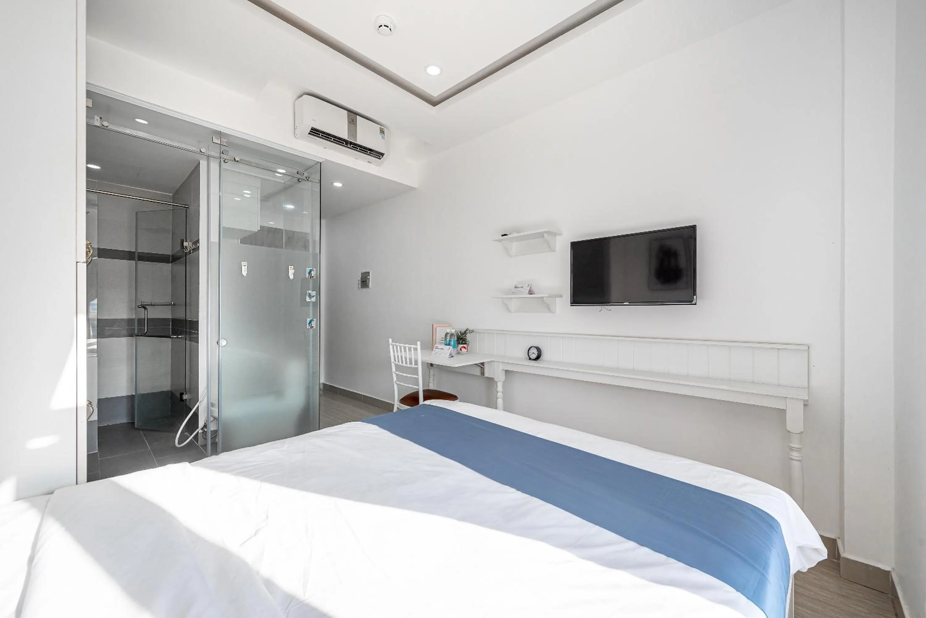 TV and multimedia, Bed in Cozrum Homes - Sonata Residence