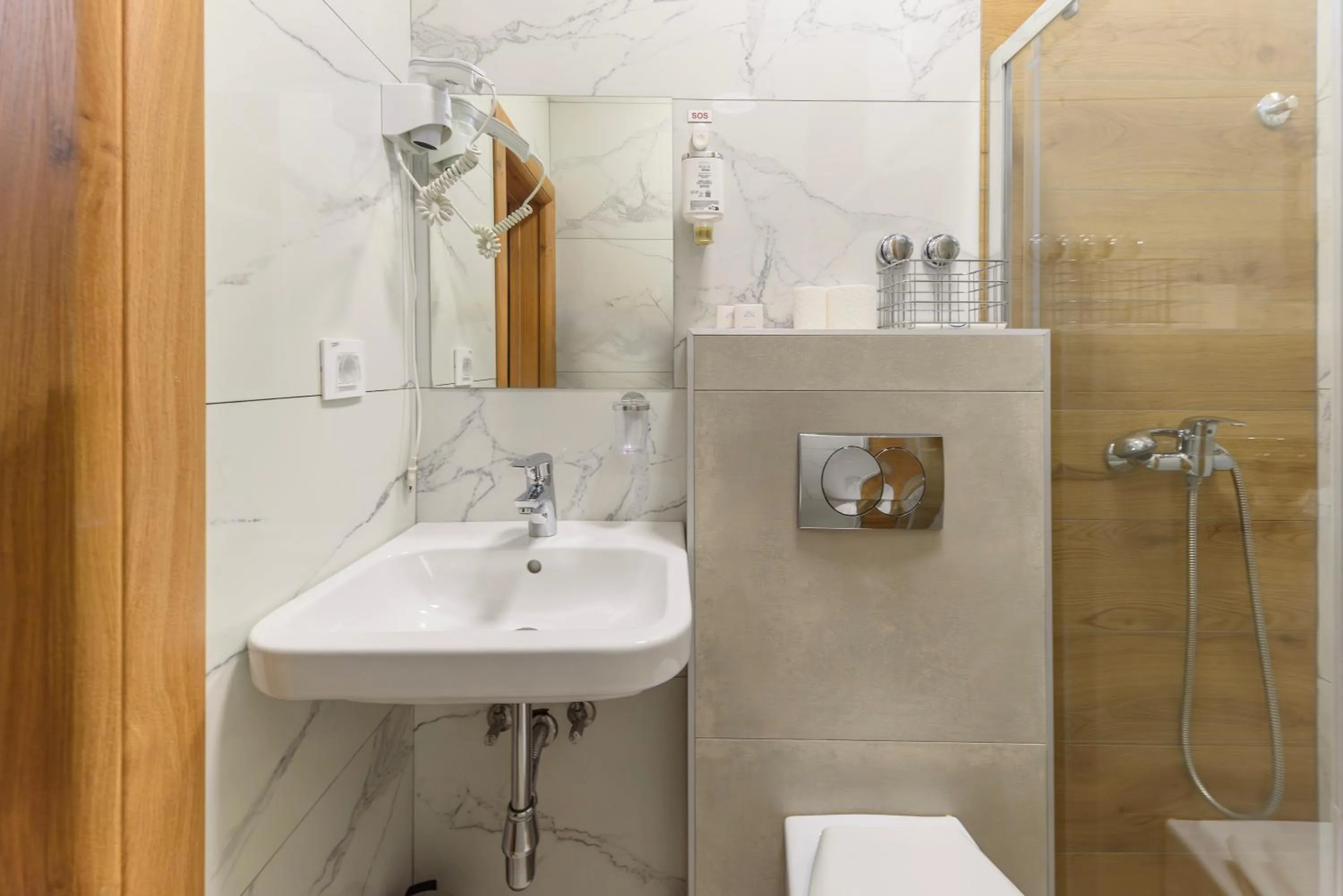 Shower in Garni Hotel Zenit