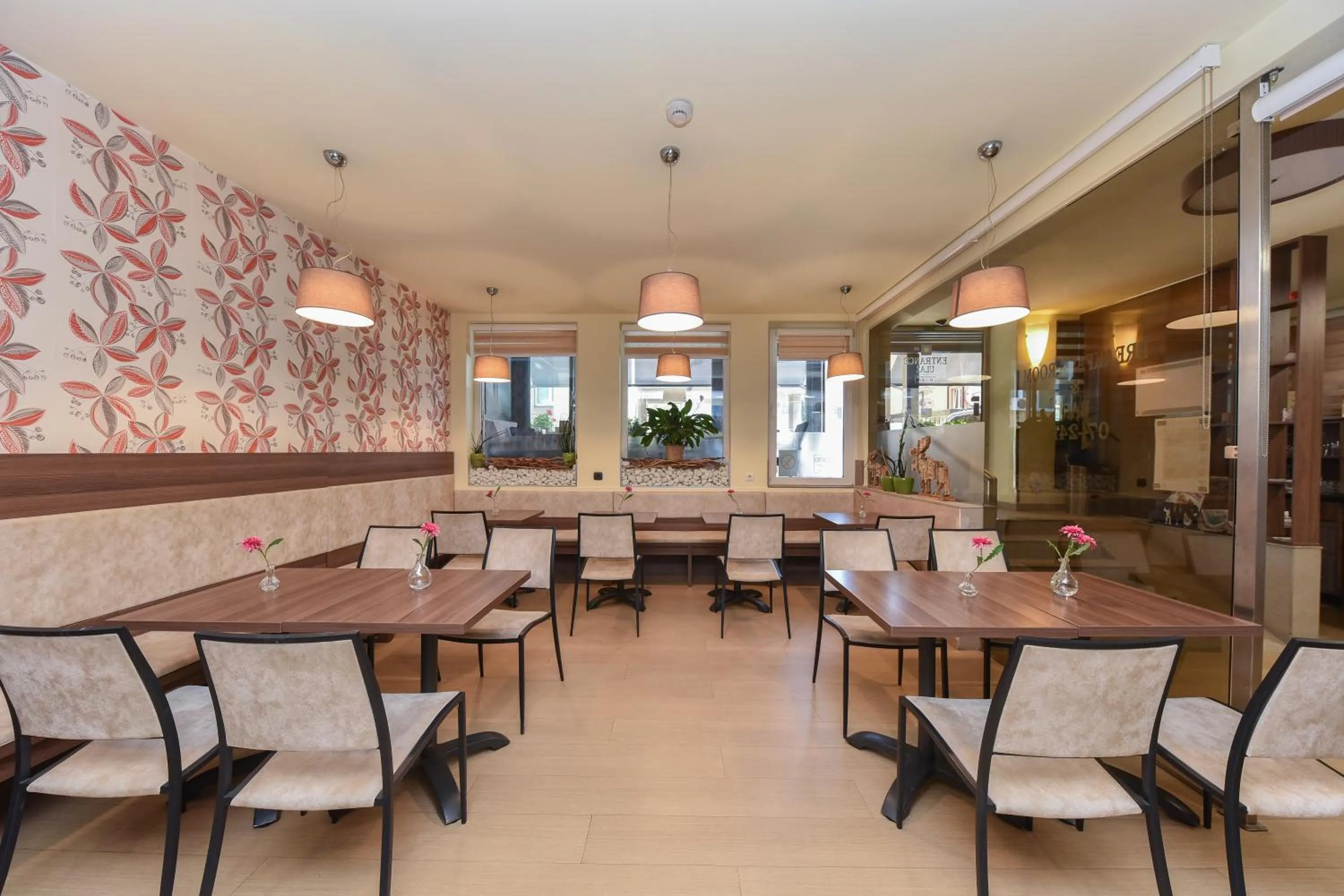 Restaurant/places to eat in Garni Hotel Zenit