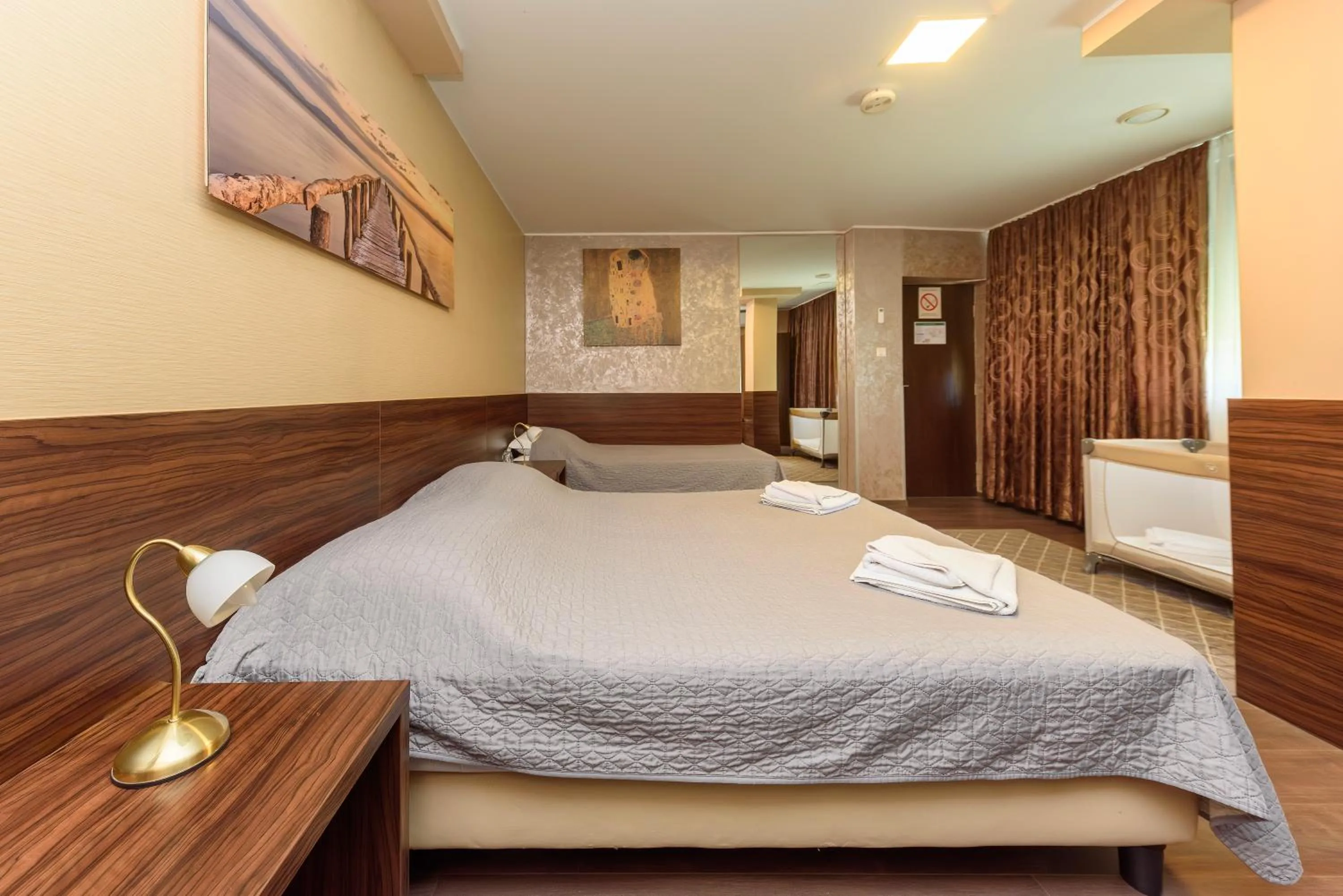 Bed in Garni Hotel Zenit