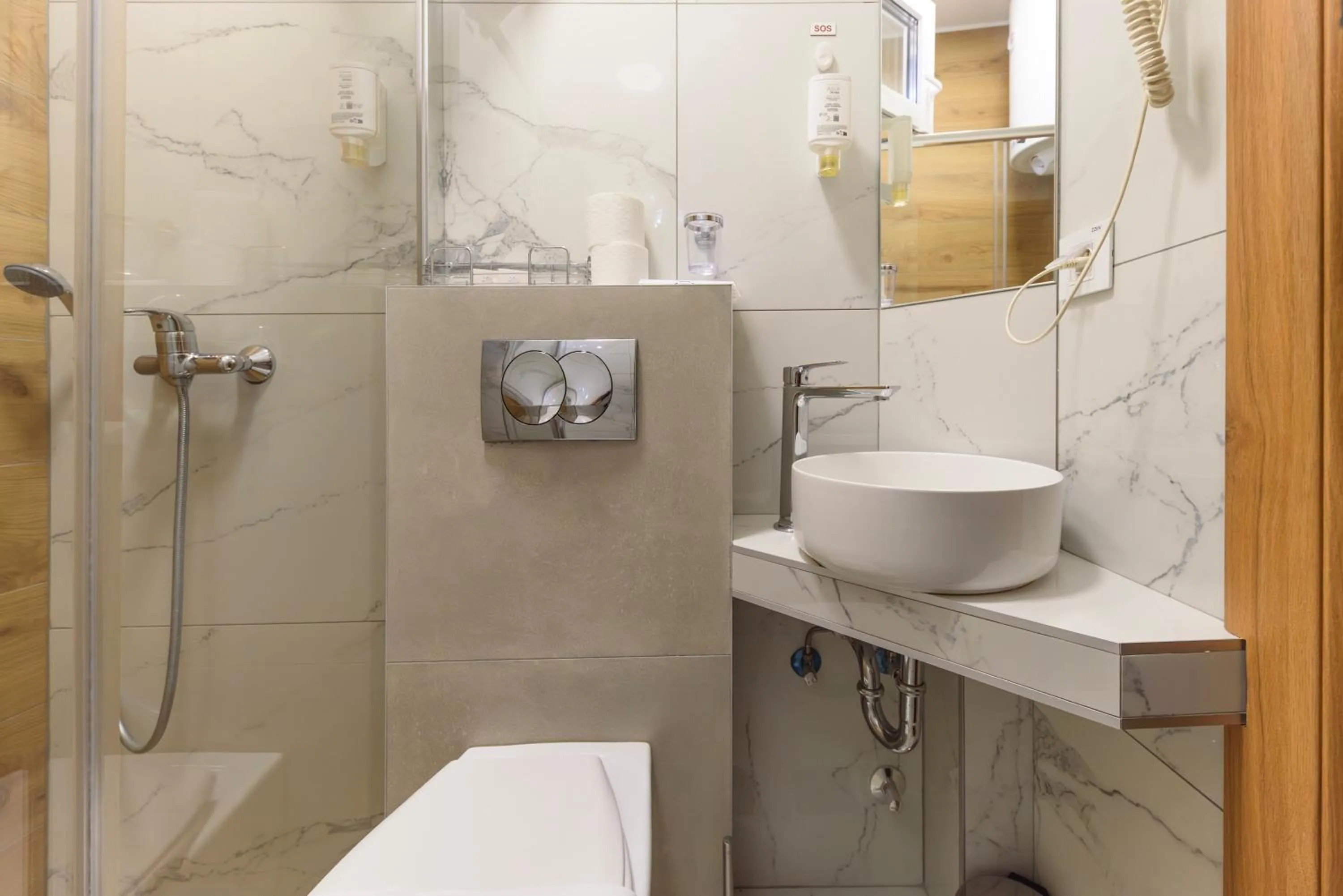 Shower in Garni Hotel Zenit