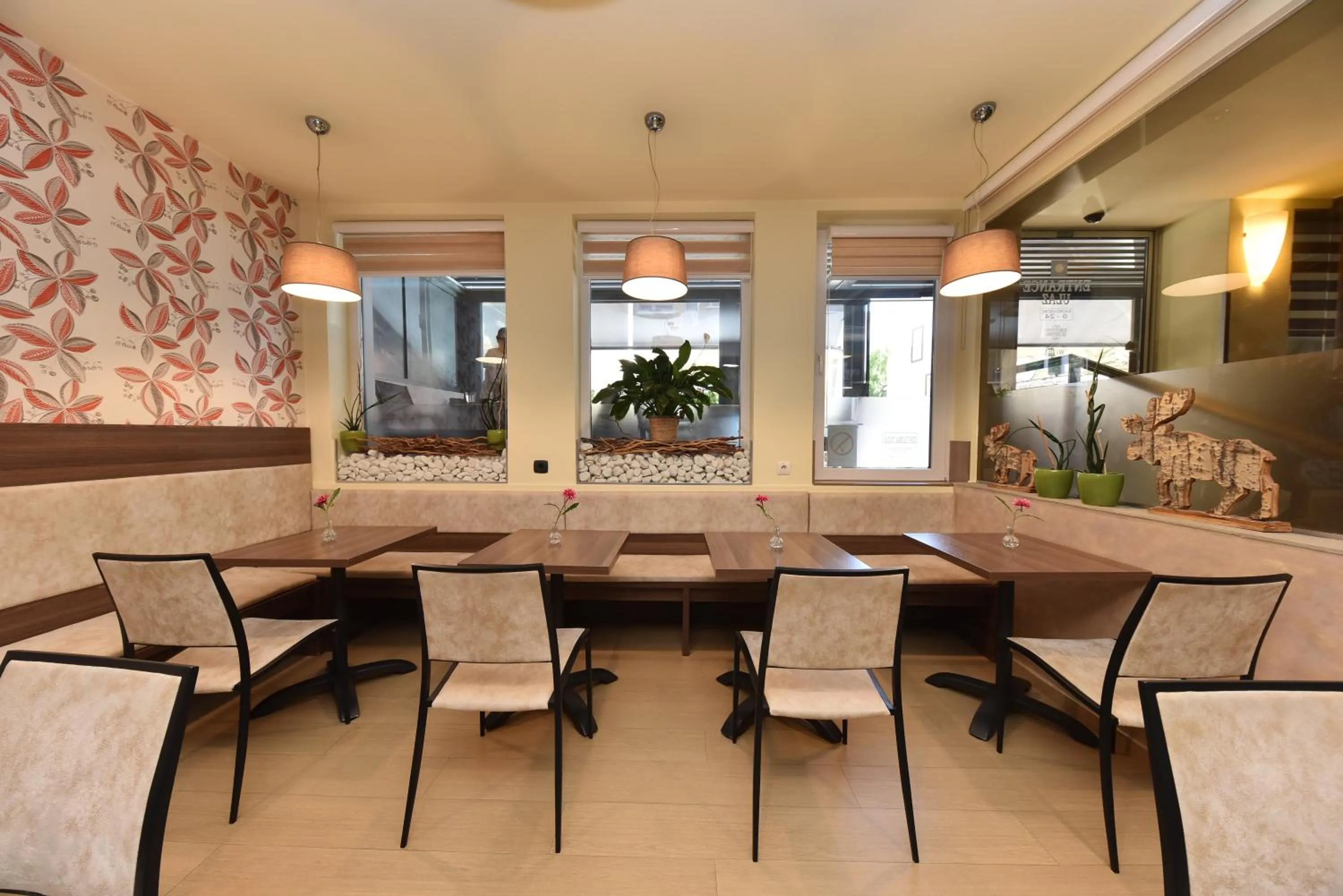 Restaurant/places to eat in Garni Hotel Zenit