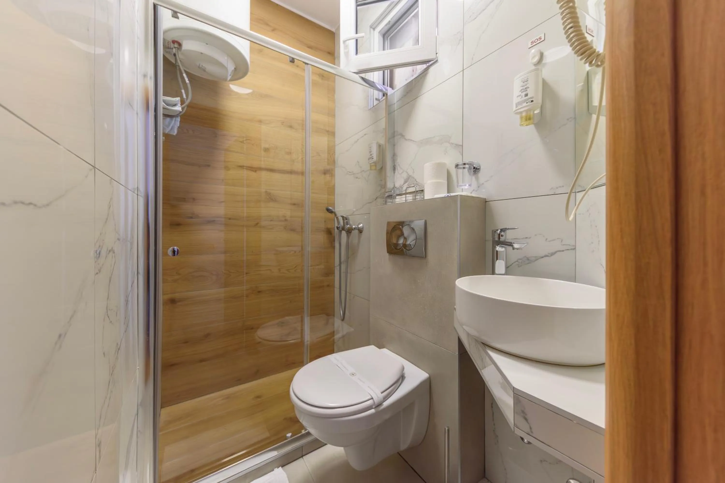 Shower in Garni Hotel Zenit