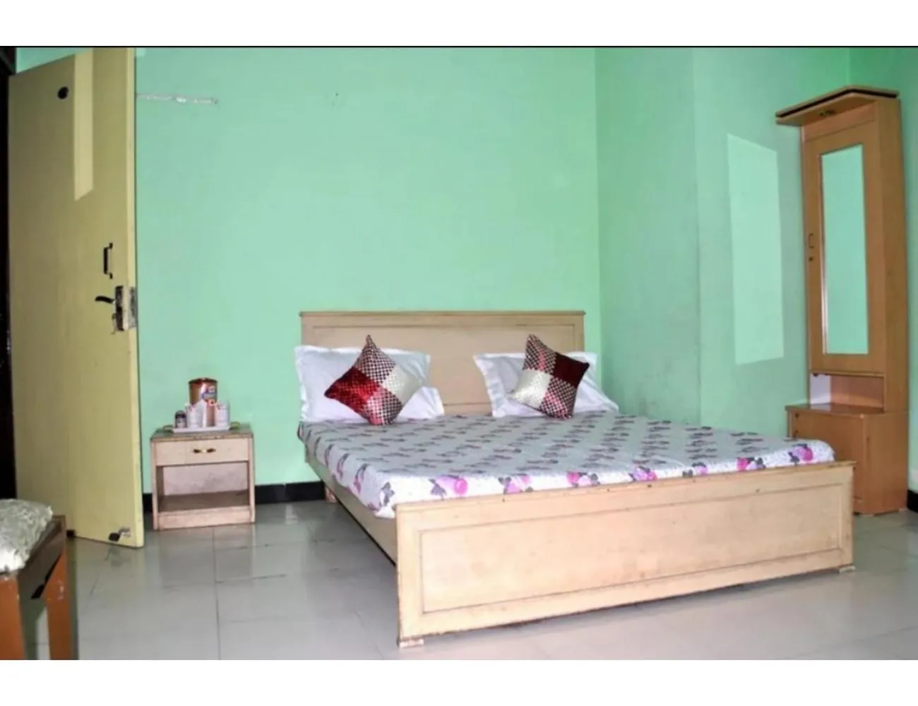 Bed in Viren Plaza, Agra