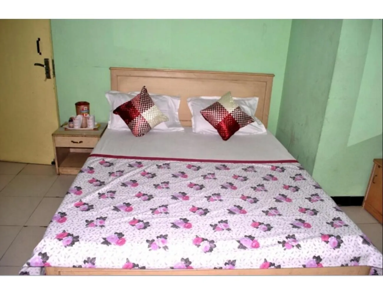 Bed in Viren Plaza, Agra