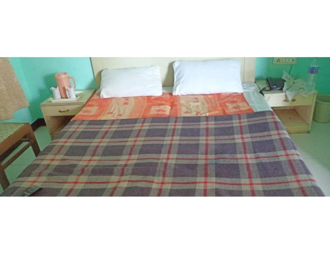 Bedroom, Bed in Viren Plaza, Agra