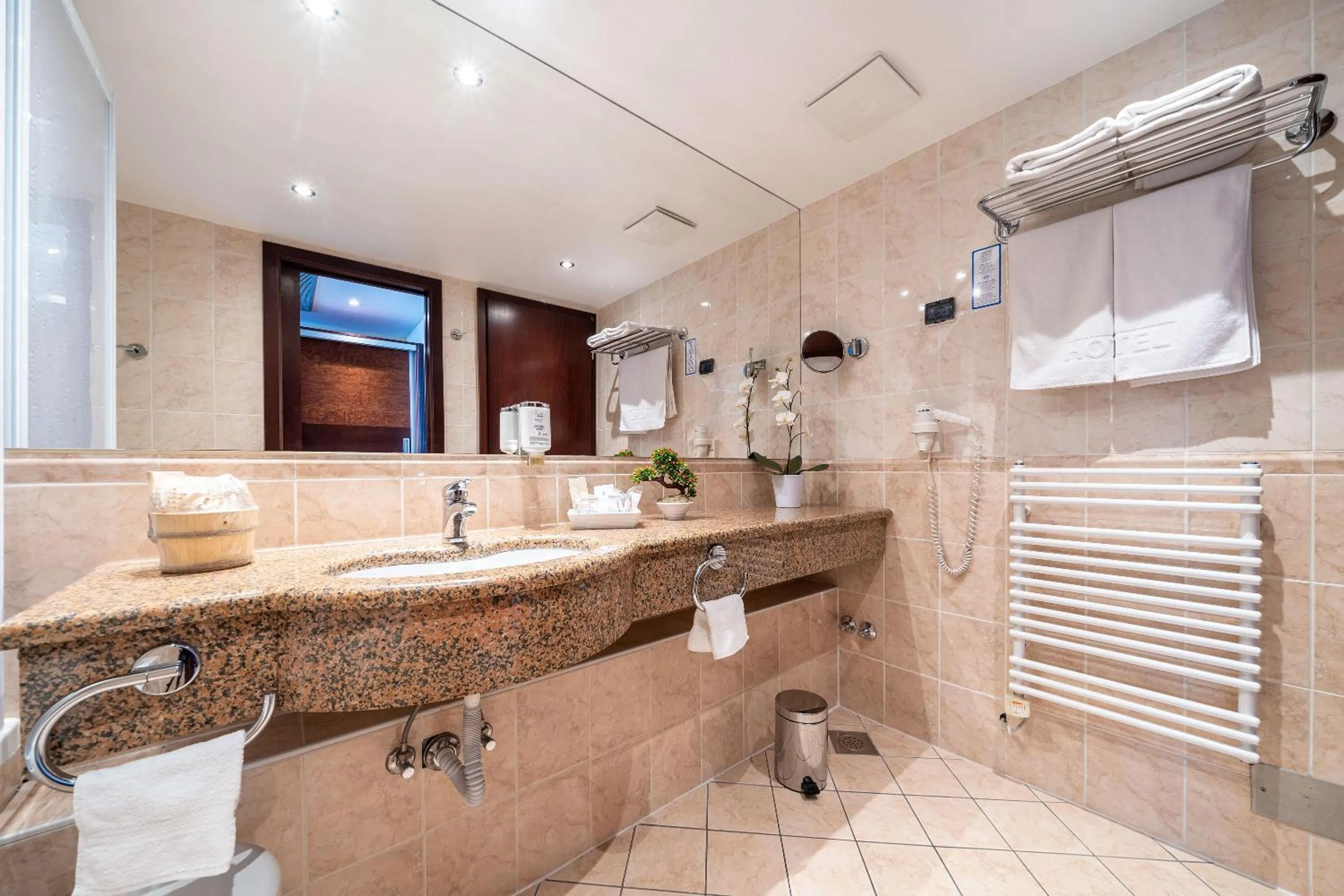 Shower in Hotel Princess