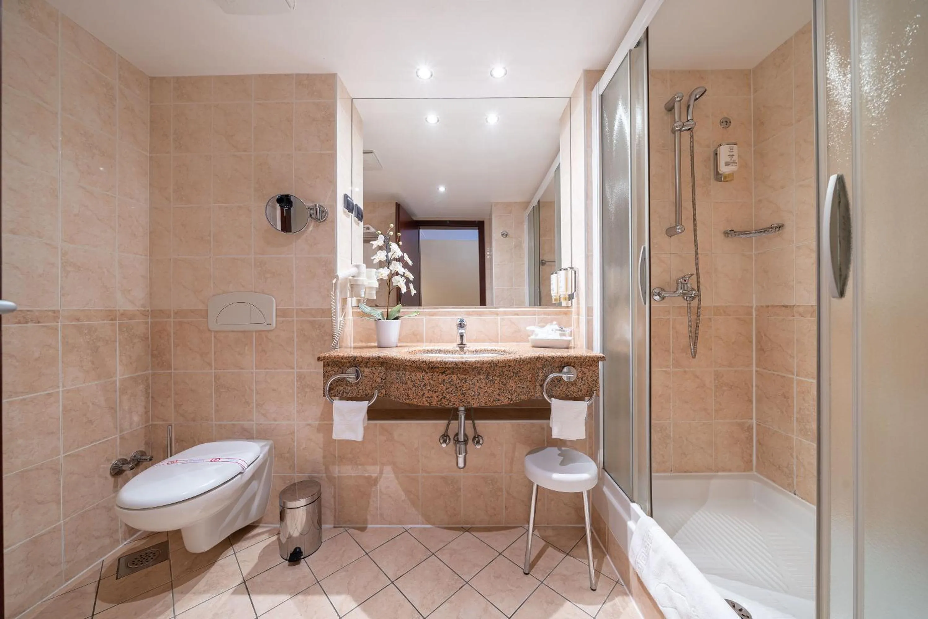 Shower in Hotel Princess