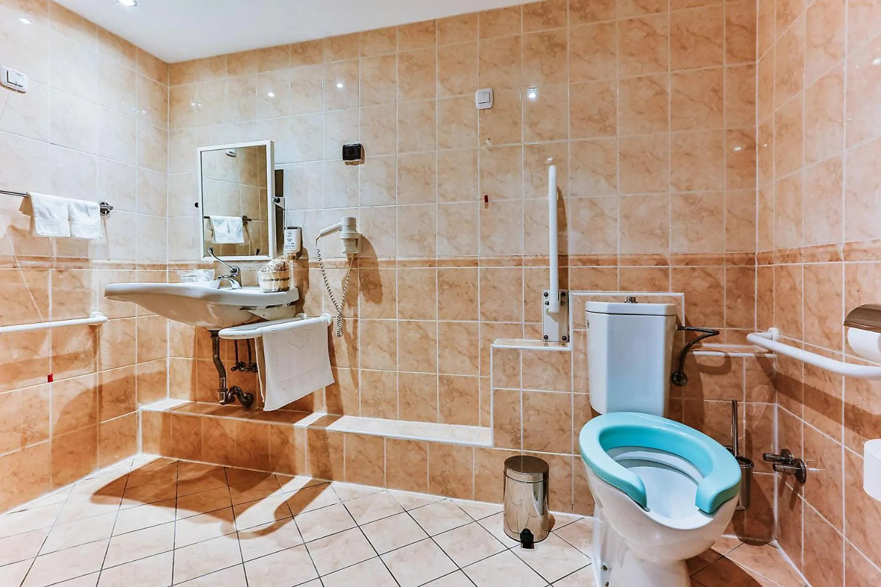 Shower in Hotel Princess